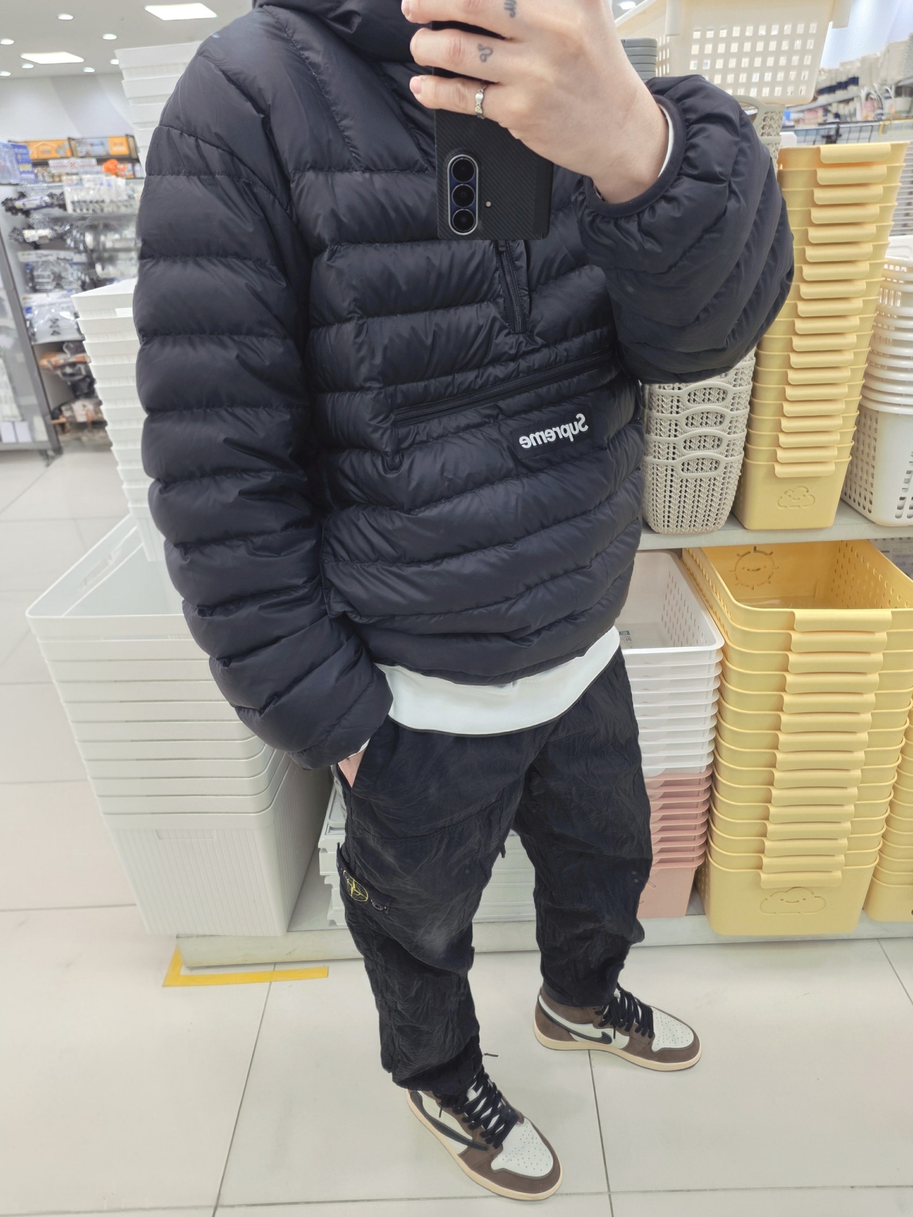 Stone Island 3100013 Nylon Metal In Econyl Loose Fit Jogger Trousers with Pockets and Mesh Lining Black - 25FW, Supreme Micro Down Half Zip Hooded Pullover Black - 24FW 착용 스타일