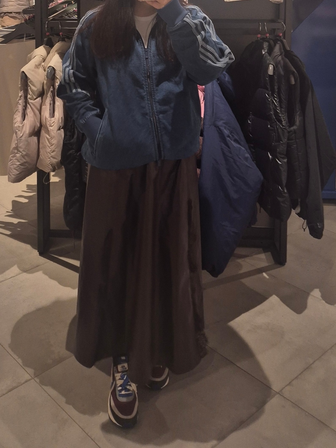 Adidas Adicolor Denim Firebird Track Top Medium Blue Denim - KR Sizing, Nike x Sacai x Undercover LDWaffle Night Maroon Team Royal 착용 스타일
