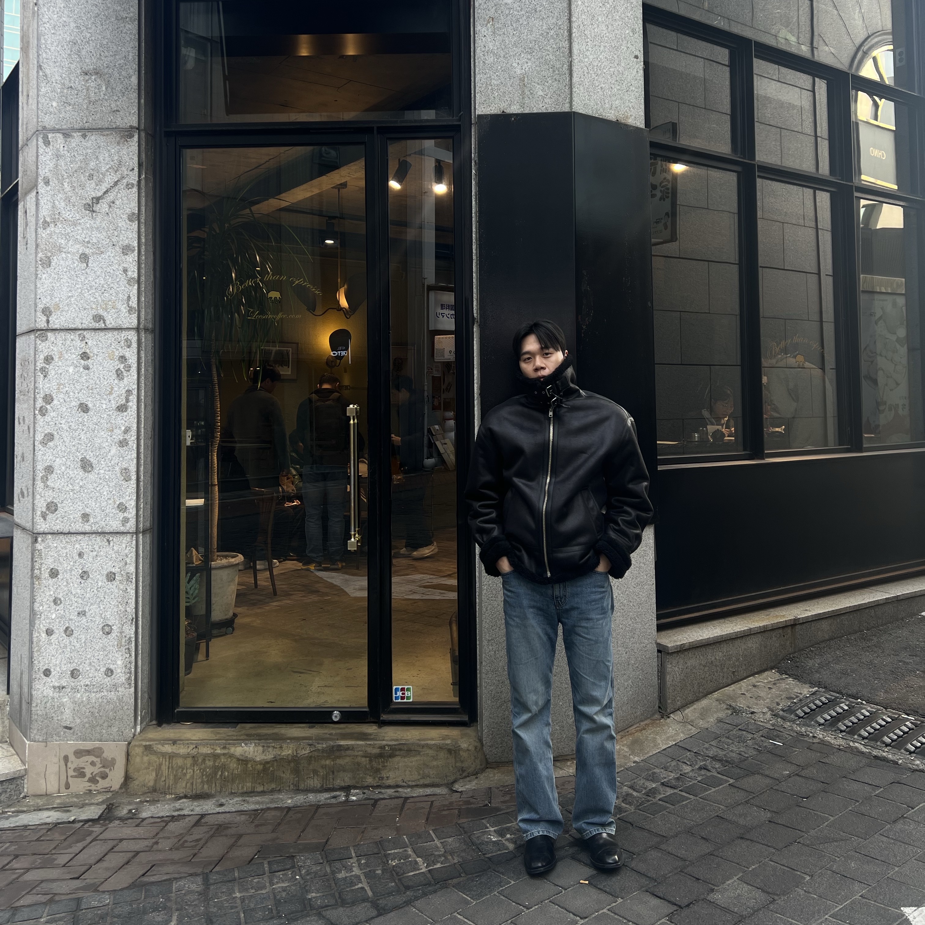 QT8 Garments GB B-3 Mouton Jacket Black 착용 스타일