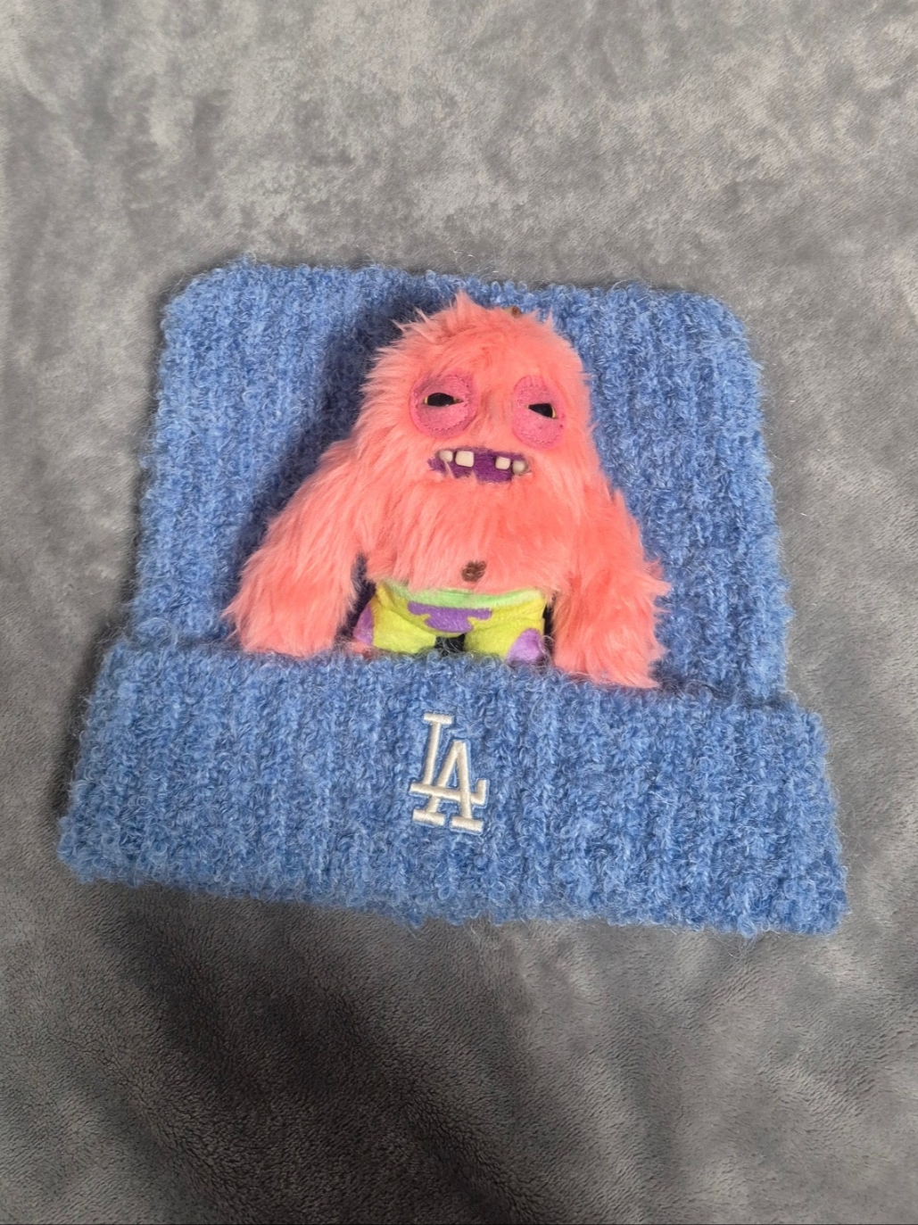Fuggler x SpongeBob Patrick Star Keyring Pink, MLB Plush Meowing Beanie LA Dodgers Sky Blue 착용 스타일