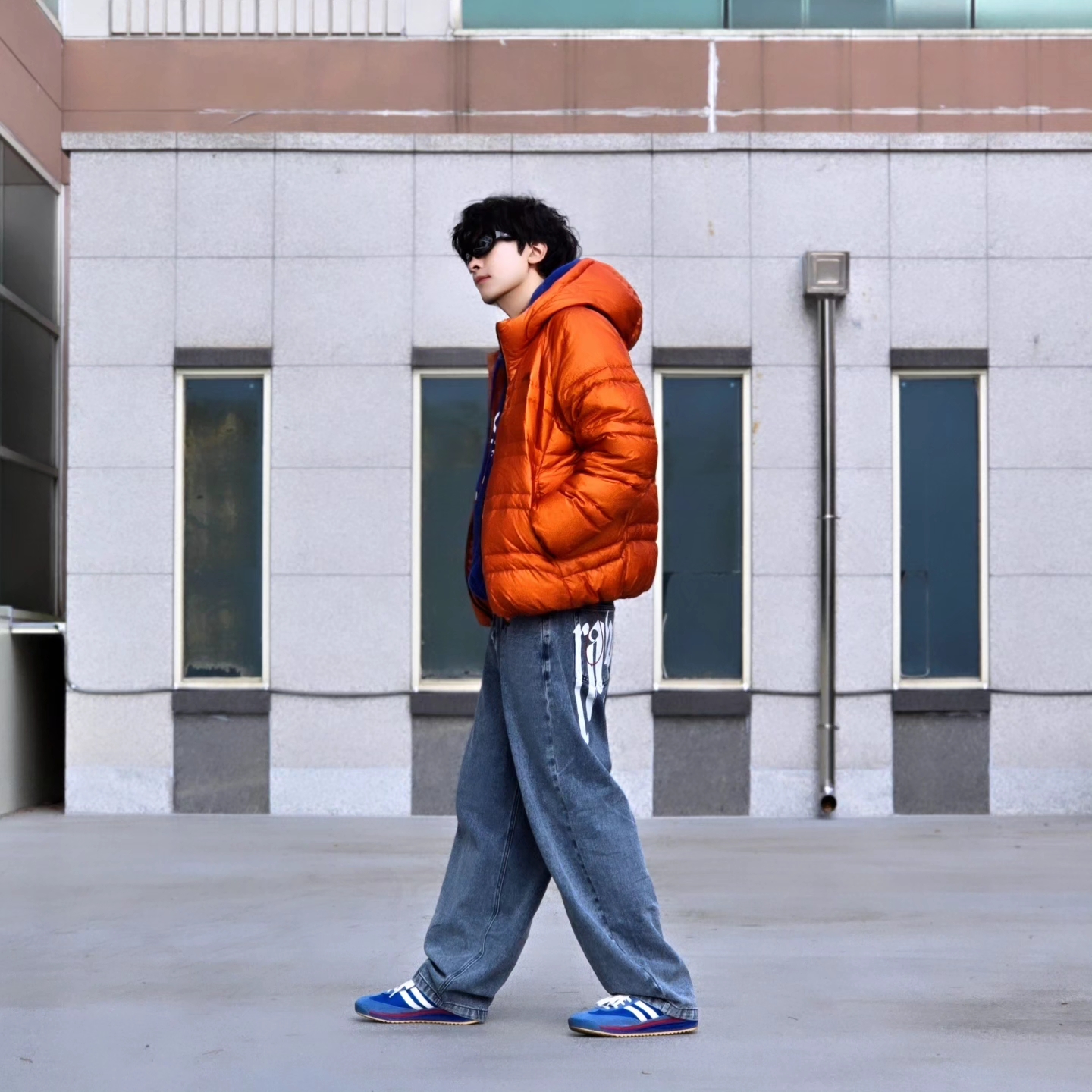 New Balance Flying 77 Superlight Hooded Goose Down Jacket Orange, NOMANUAL Raw Vision Denim Pants White Blue 착용 스타일 - 2