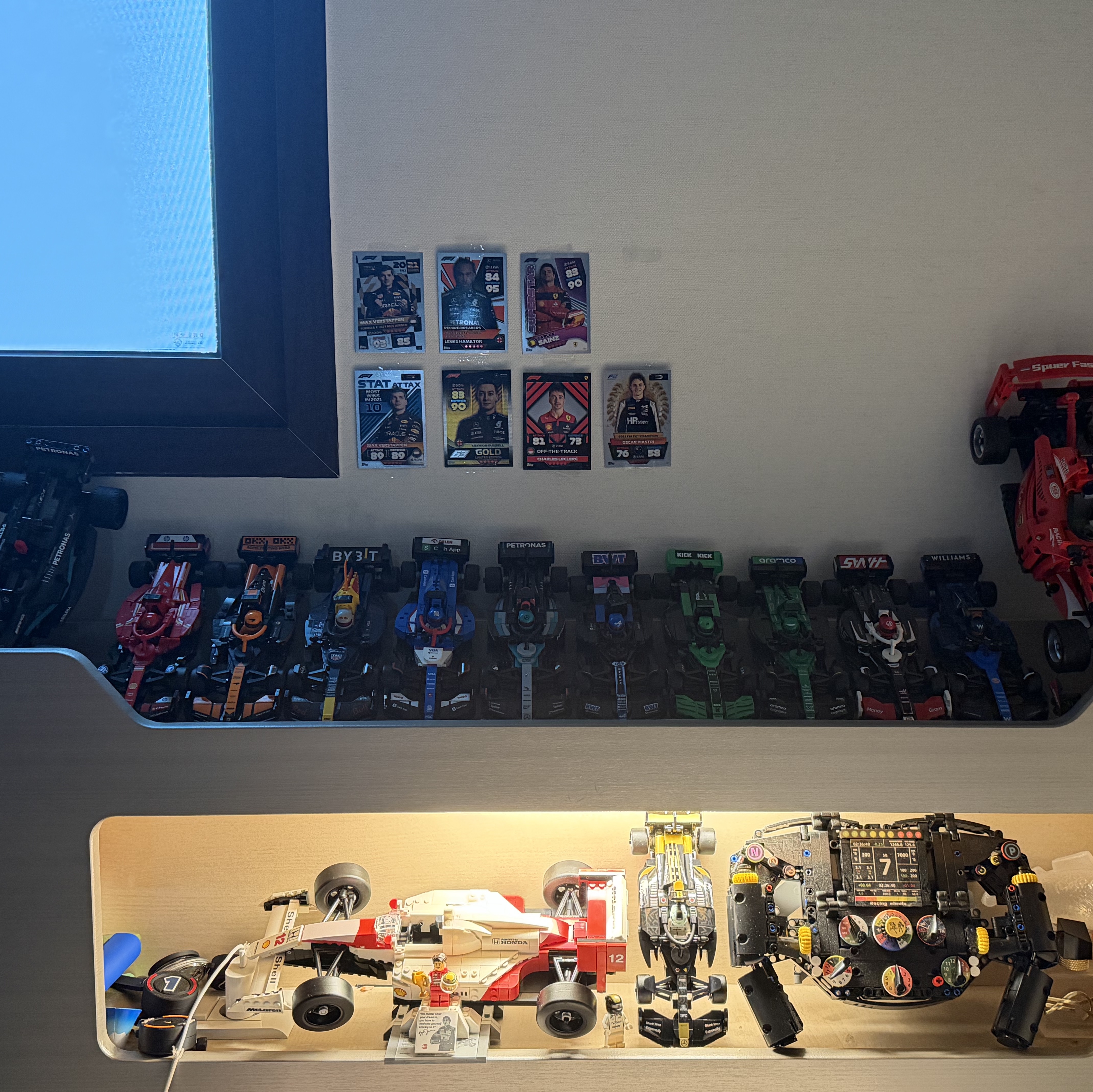 Lego Speed Champions APXGP Team Race Car from F1 The Movie, Lego Speed Champions Ferrari SF-24 F1 Race Car 착용 스타일 - 1