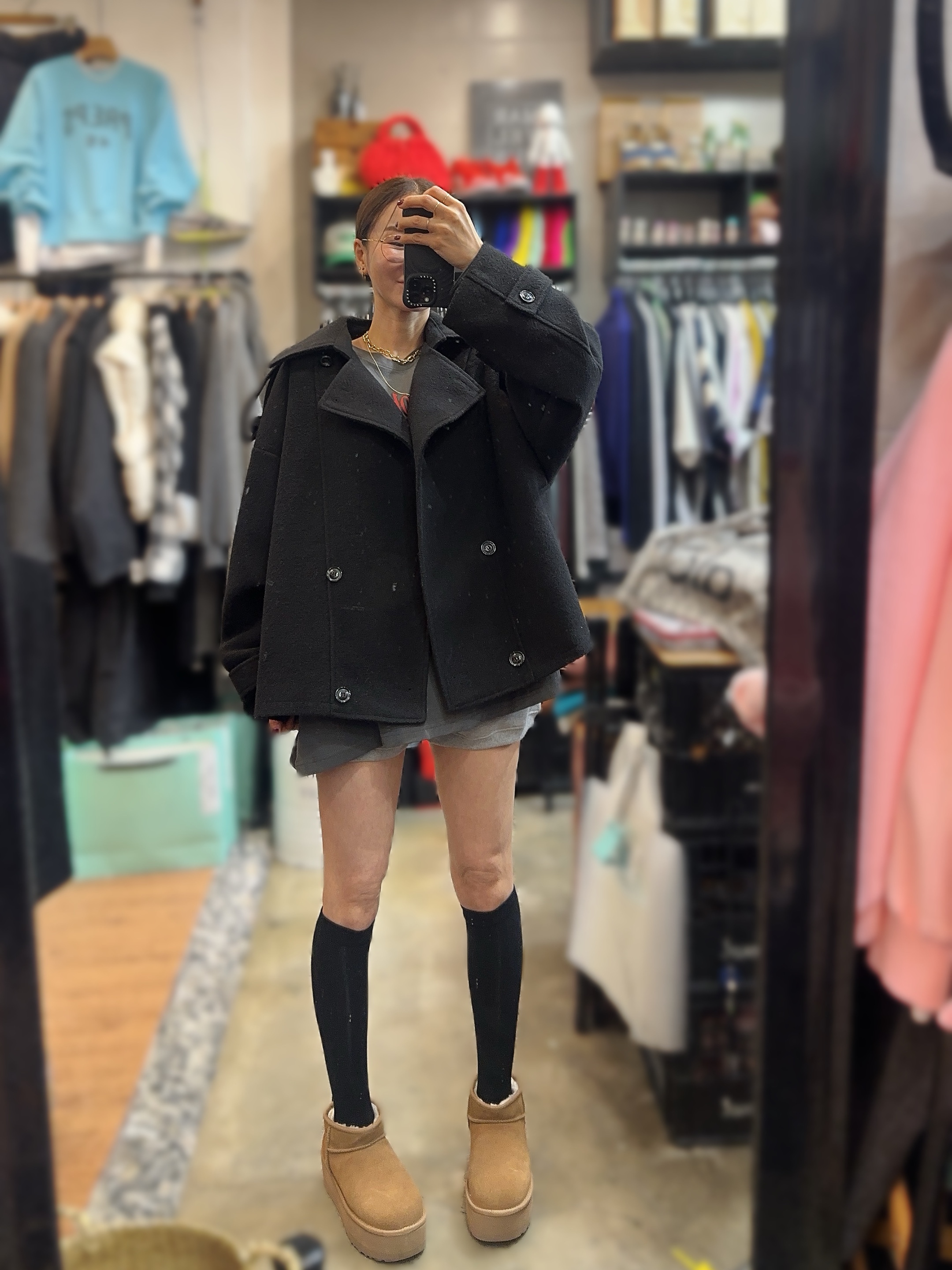 (W) UGG Classic Ultra Mini Platform Boots Chestnut, Alo Yoga Iconic Shopper Tote Bag Grey Tiedye 착용 스타일 - 3