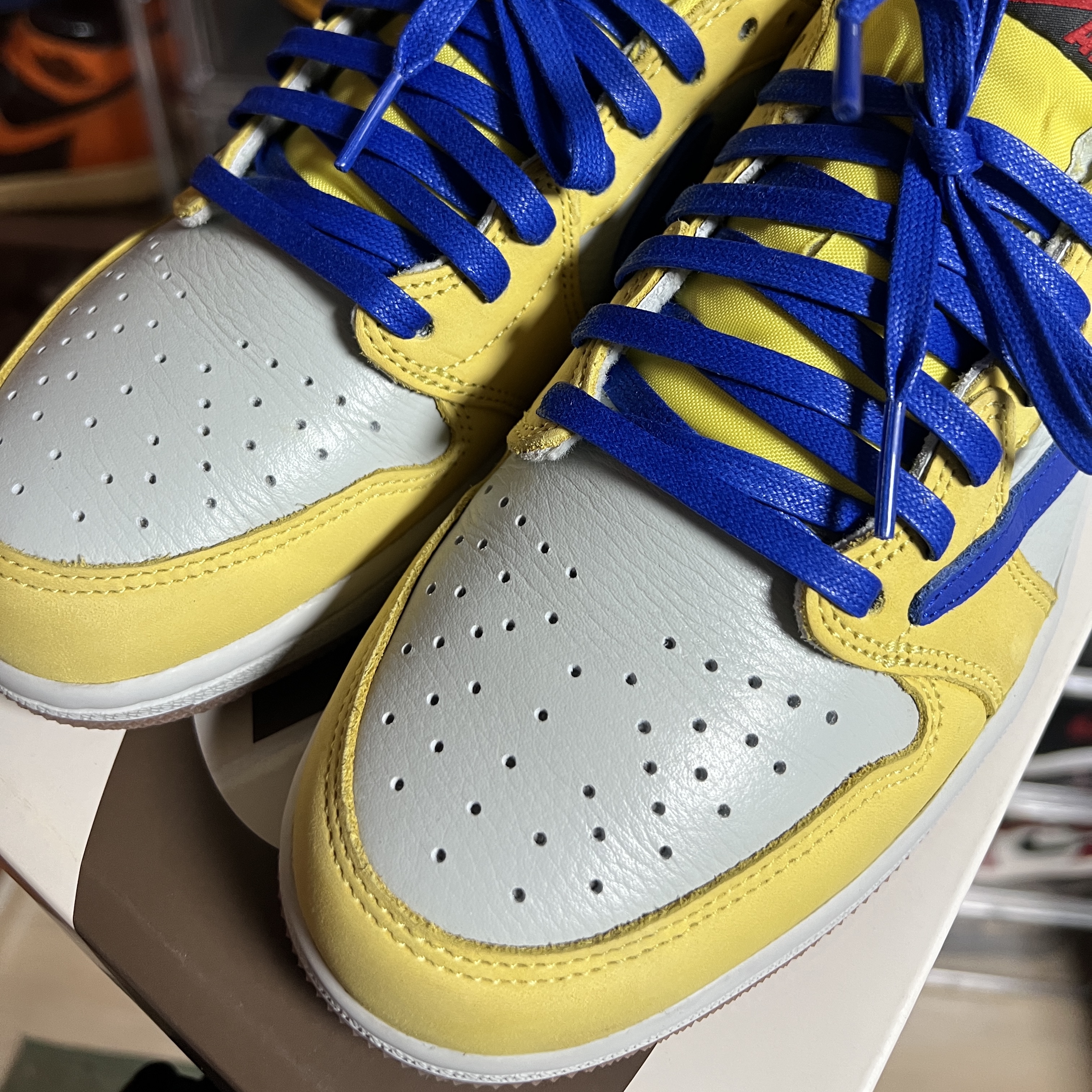 (W) Jordan 1 x Travis Scott Retro Low OG SP Canary 착용 스타일 - 2