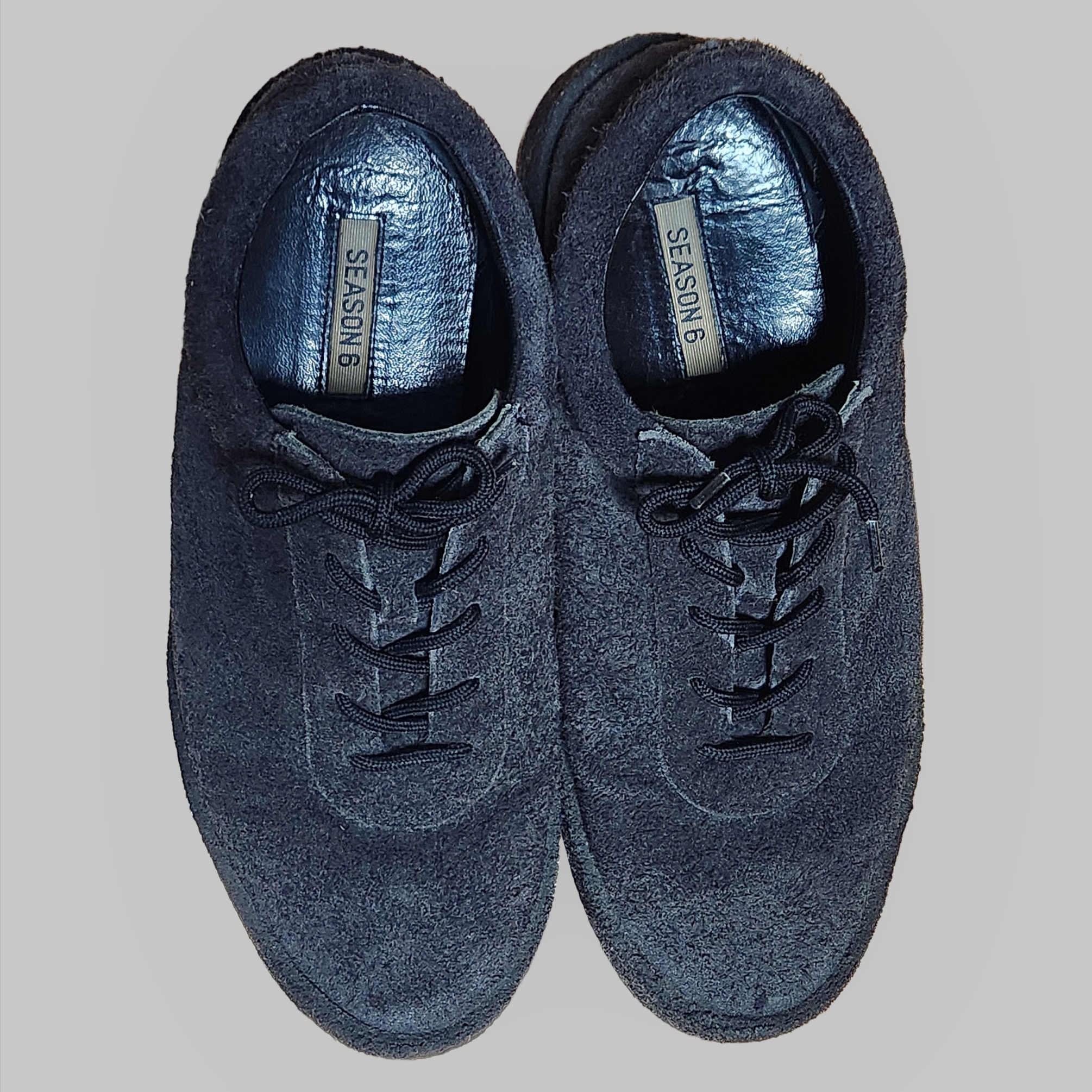 Yeezy Season 6 Crepe Sneakers Black 착용 스타일 - 2
