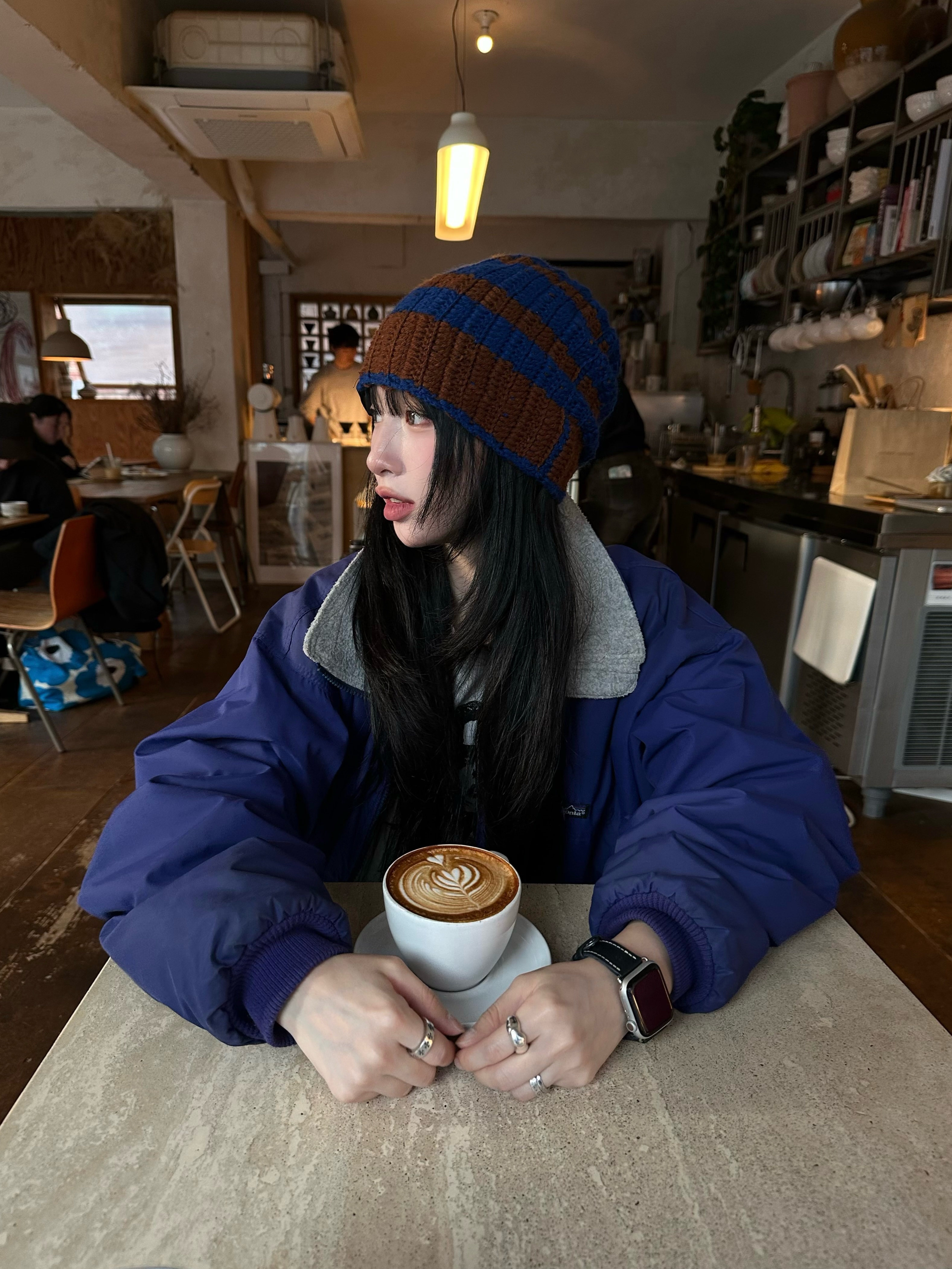 Patagonia Reversible Shelled Microdini Jacket Bayou Blue, Dr. Martens Jadon III Boots Black 착용 스타일 - 1