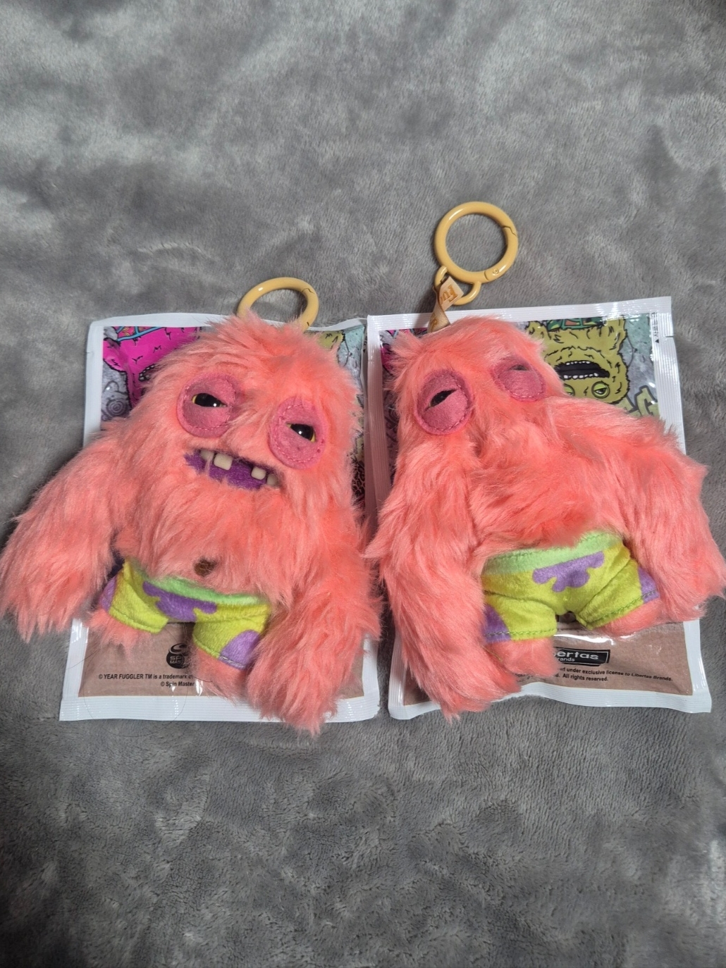 Fuggler x SpongeBob Patrick Star Keyring Pink 착용 스타일