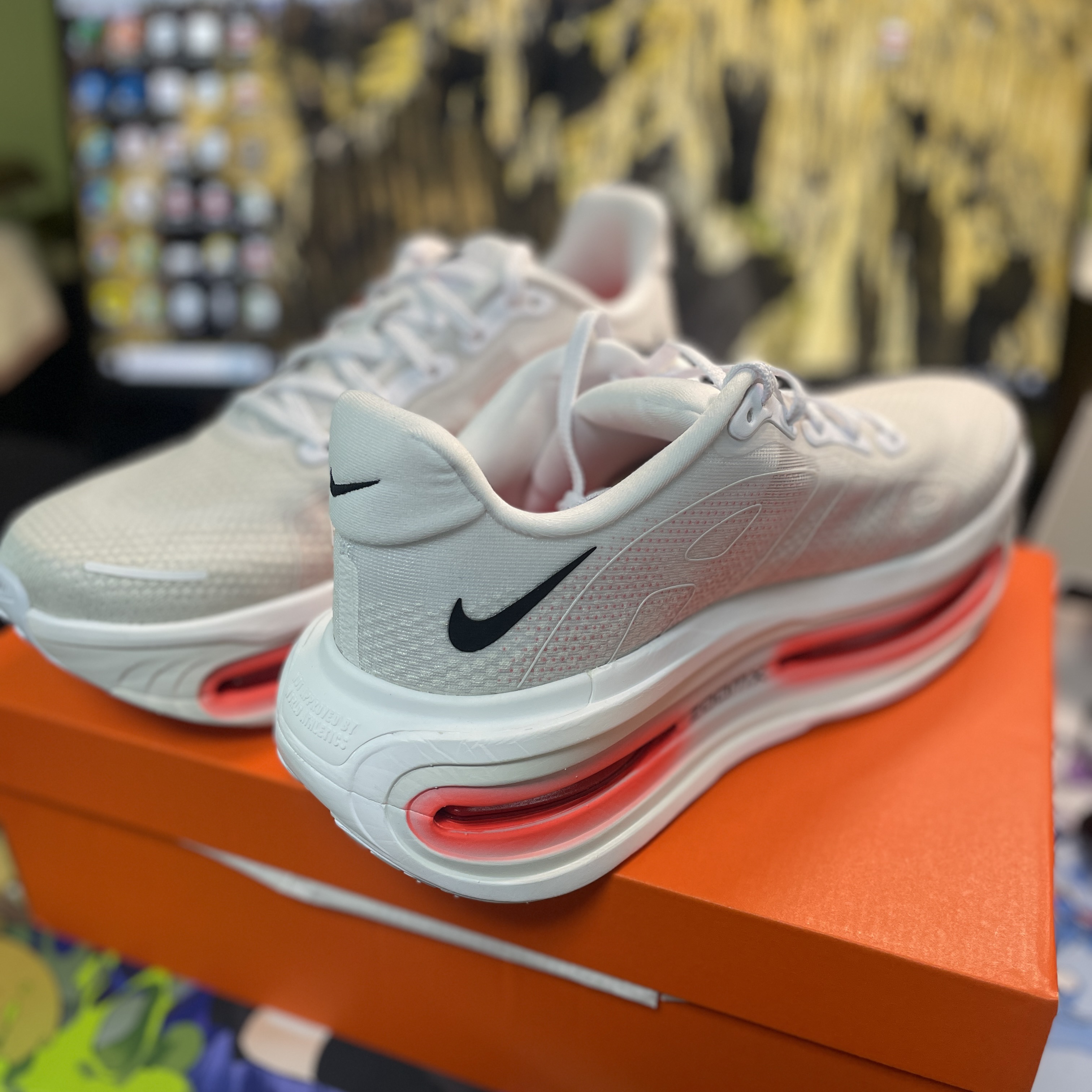 Nike Vomero Premium Sail Coconut Milk 착용 스타일 - 2