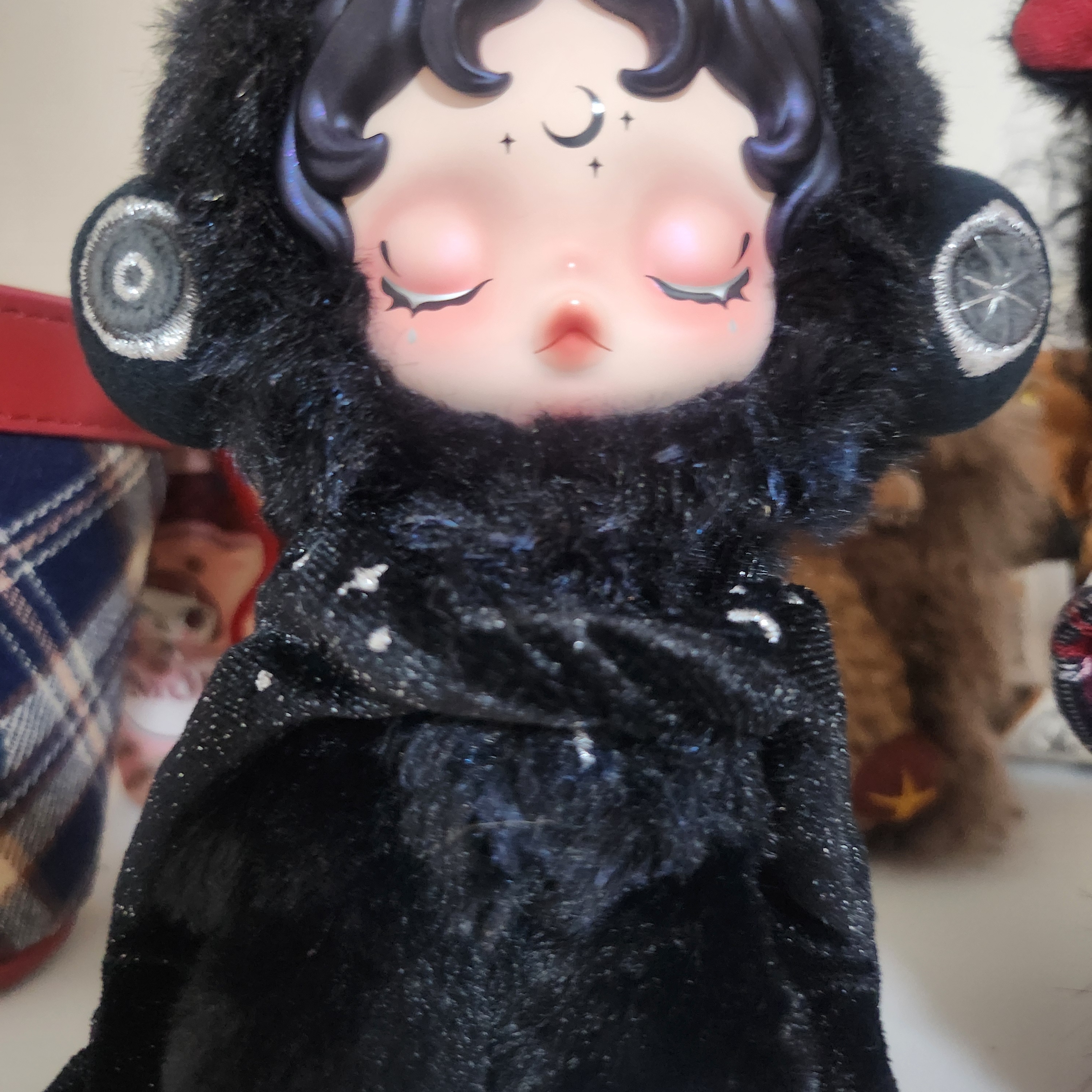 Pop Mart Skullpanda You Found Me ! Series Plush Doll Pendant Darkness (Opened Case) 착용 스타일