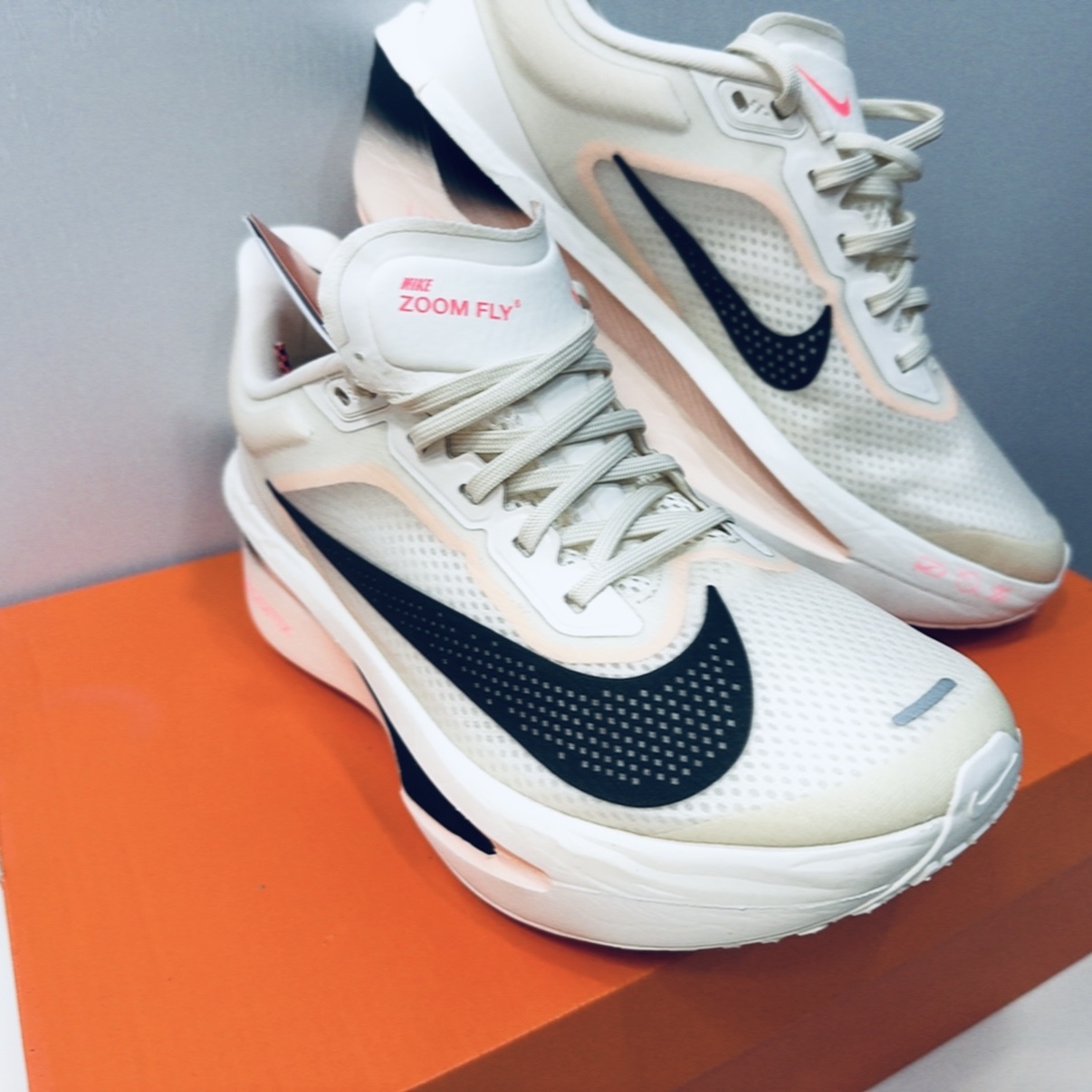 (W) Nike Zoom Fly 6 Pale Ivory Crimson Tint 착용 스타일 - 2