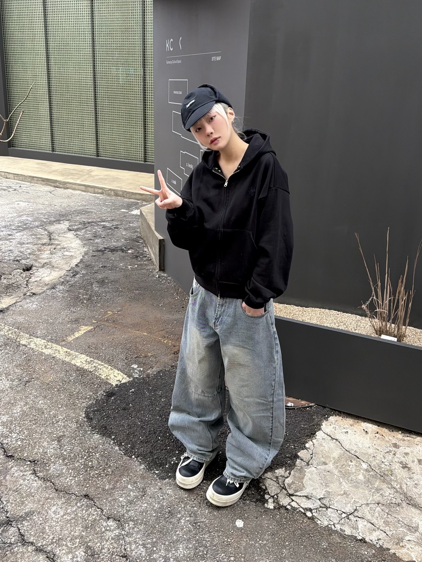 Supreme Gore-Tex Earflap Cap Black - 23FW 착용 스타일
