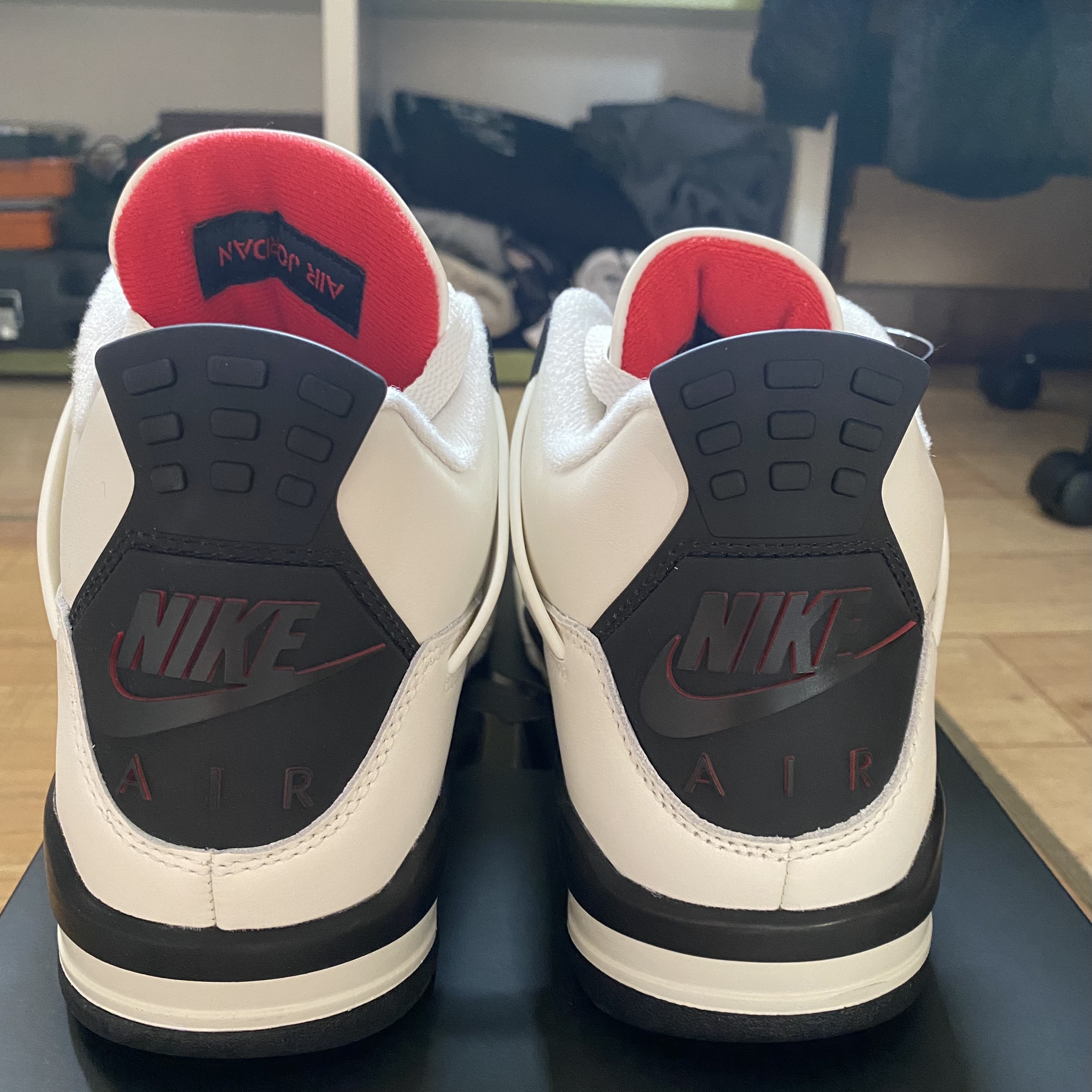 Jordan 4 Flight Club Sail and Black 착용 스타일 - 3