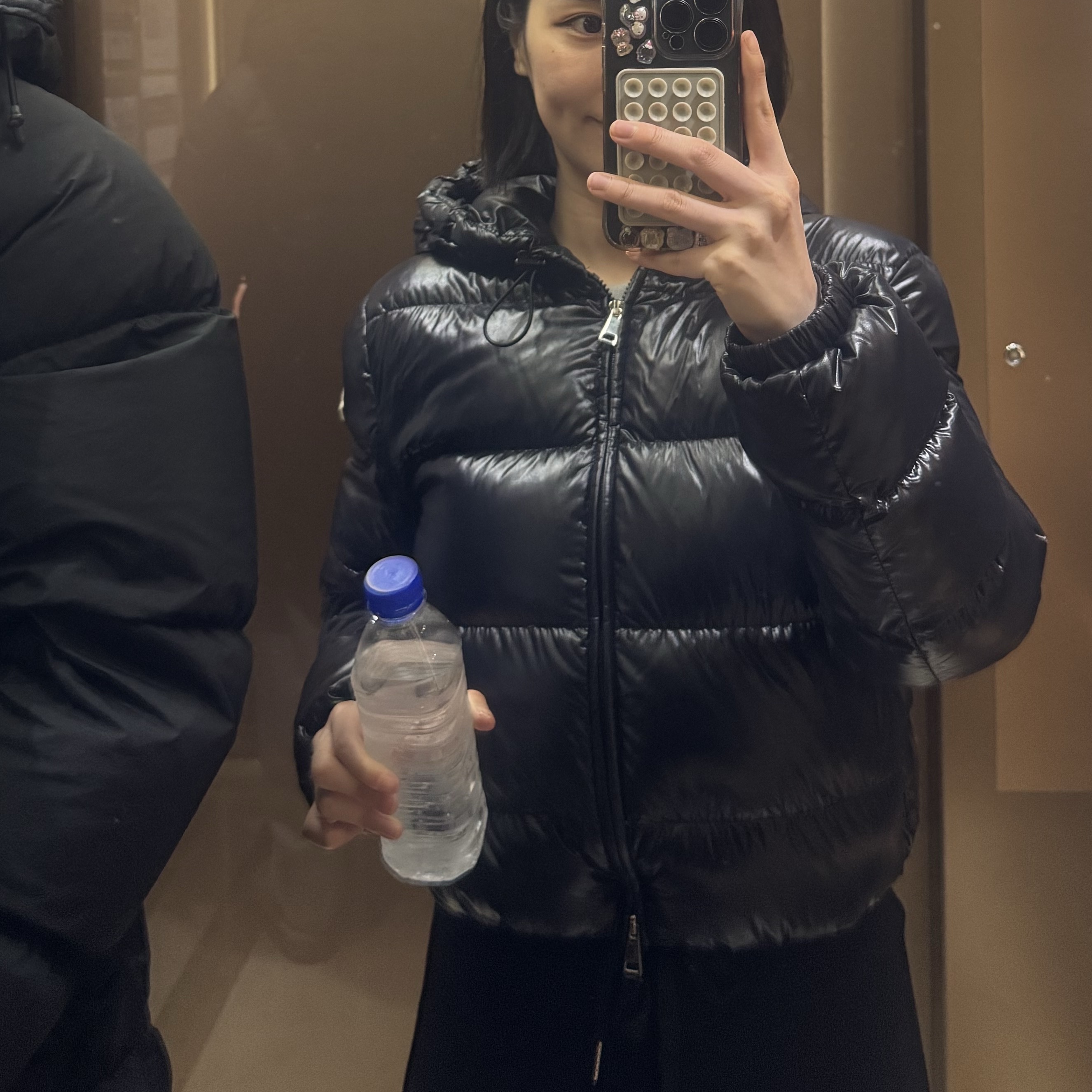 (W) Moncler Bayard Short Down Jacket Black - 24FW 착용 스타일 - 3