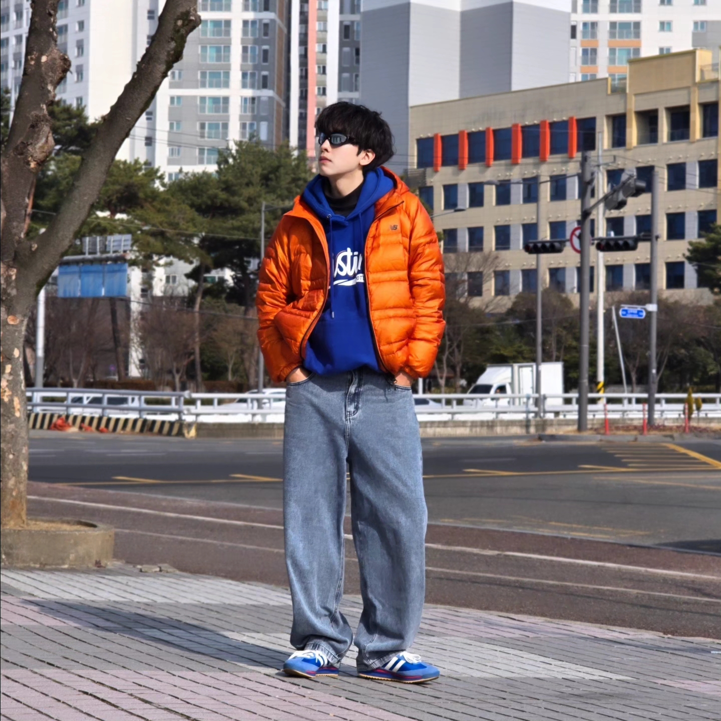 New Balance Flying 77 Superlight Hooded Goose Down Jacket Orange, NOMANUAL Raw Vision Denim Pants White Blue 착용 스타일 - 9
