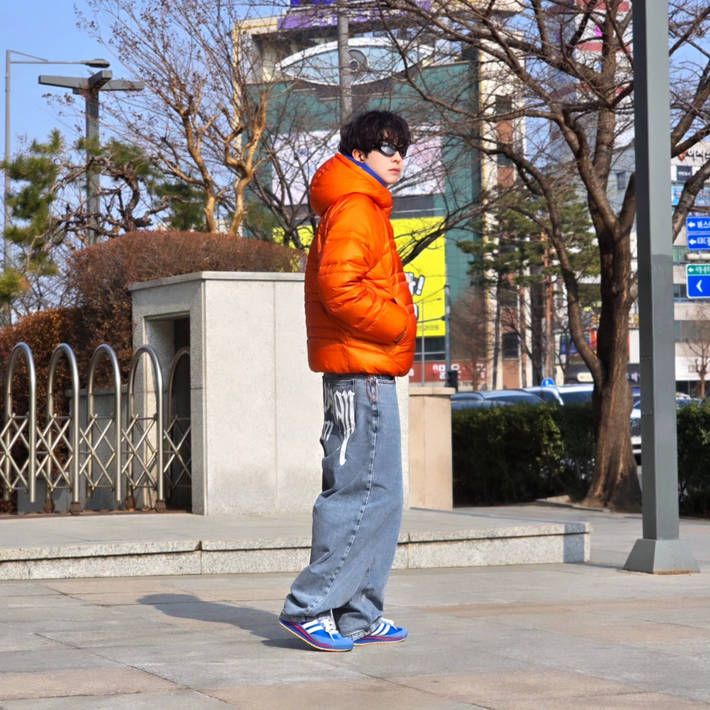 New Balance Flying 77 Superlight Hooded Goose Down Jacket Orange, NOMANUAL Raw Vision Denim Pants White Blue 착용 스타일 - 5