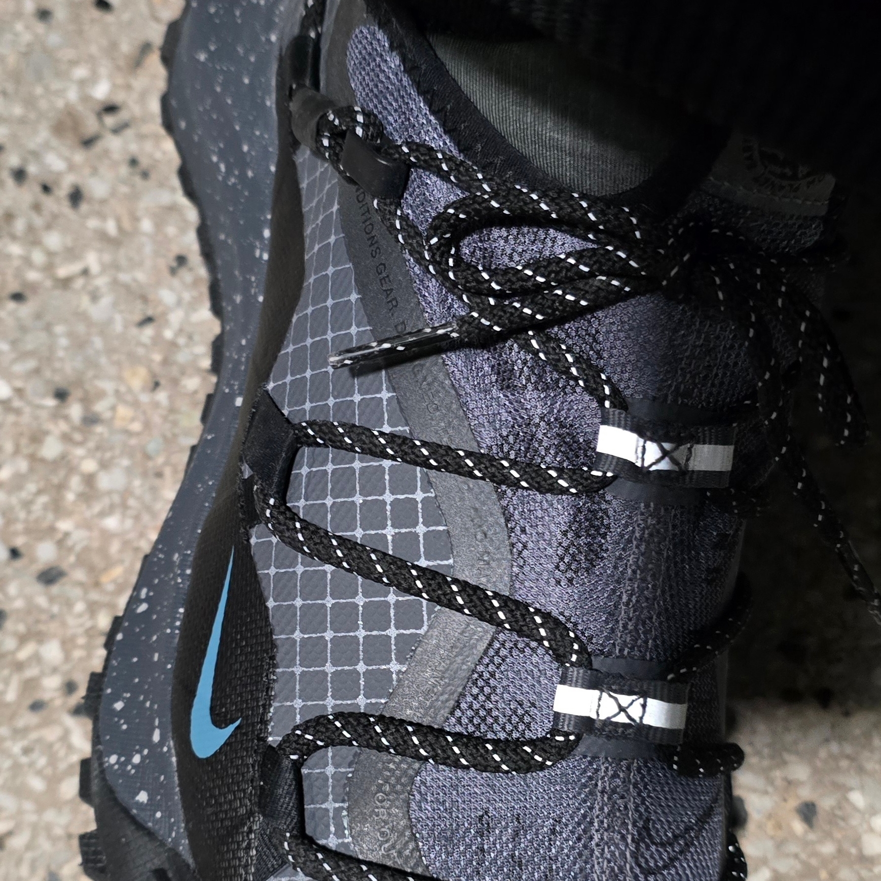 Nike ACG Mountain Fly Low Gore-Tex Dark Grey Black 착용 스타일