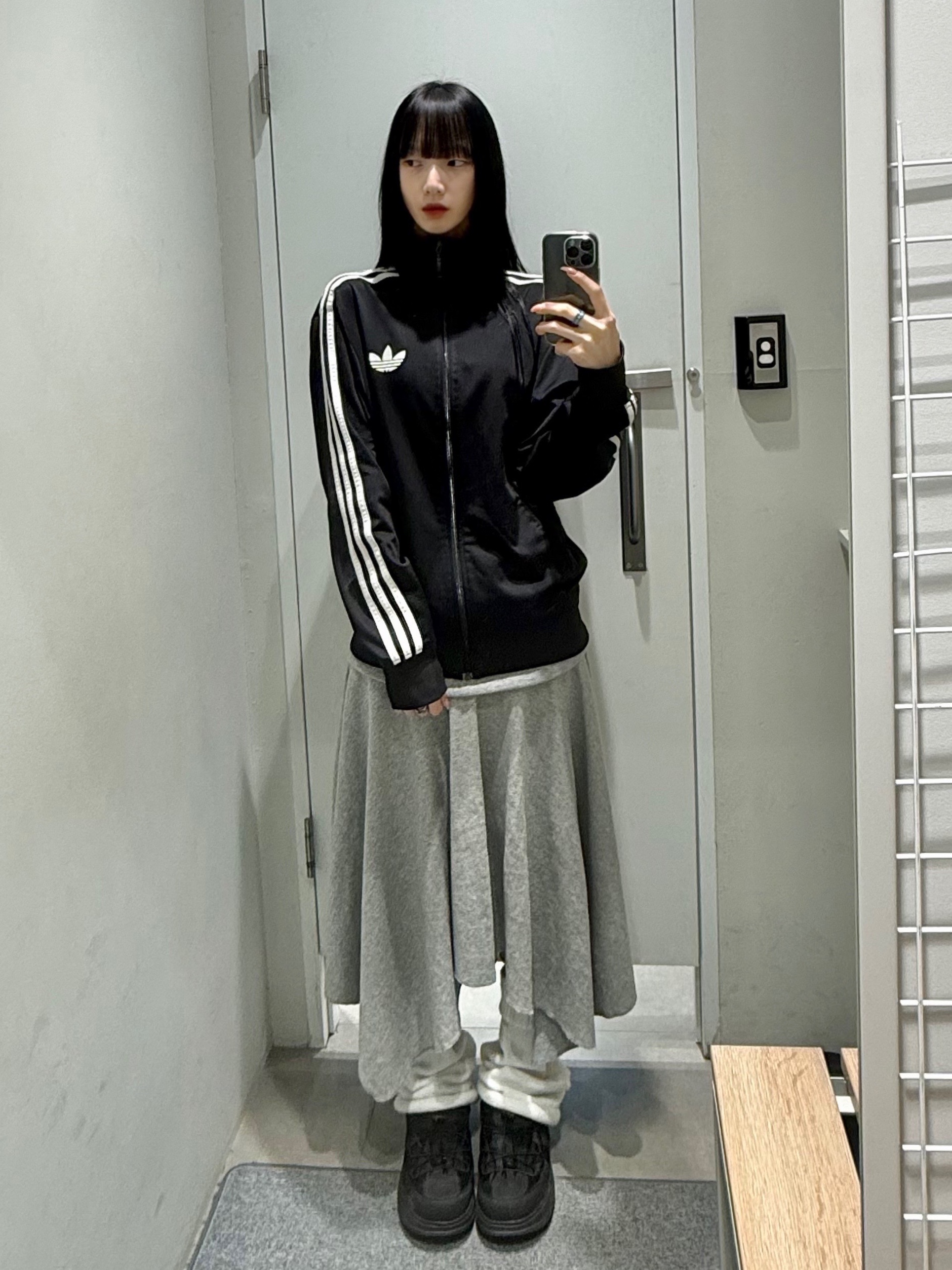 (W) Reebok Hyperium Padded Slip-On Black, Adidas Skateboarding Firebird Track Jacket Black - US Sizing 착용 스타일 - 3