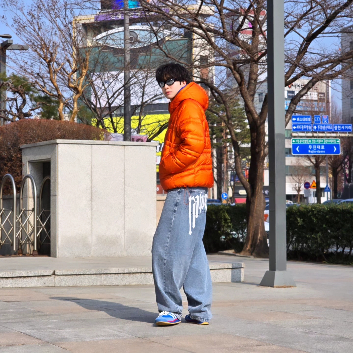 New Balance Flying 77 Superlight Hooded Goose Down Jacket Orange, NOMANUAL Raw Vision Denim Pants White Blue 착용 스타일 - 6