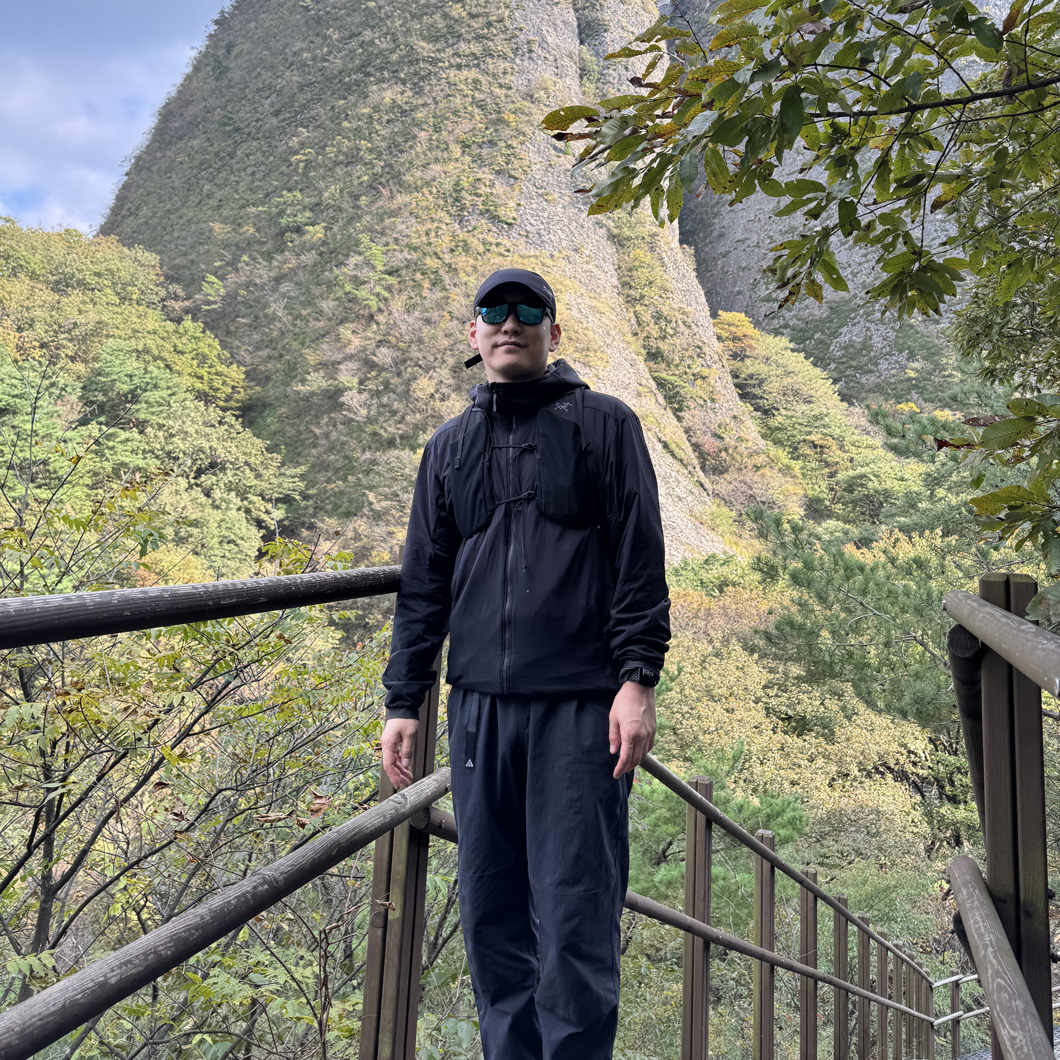 Arc'teryx Calvus Cap Black, Arc'teryx Atom Hoody Black 착용 스타일