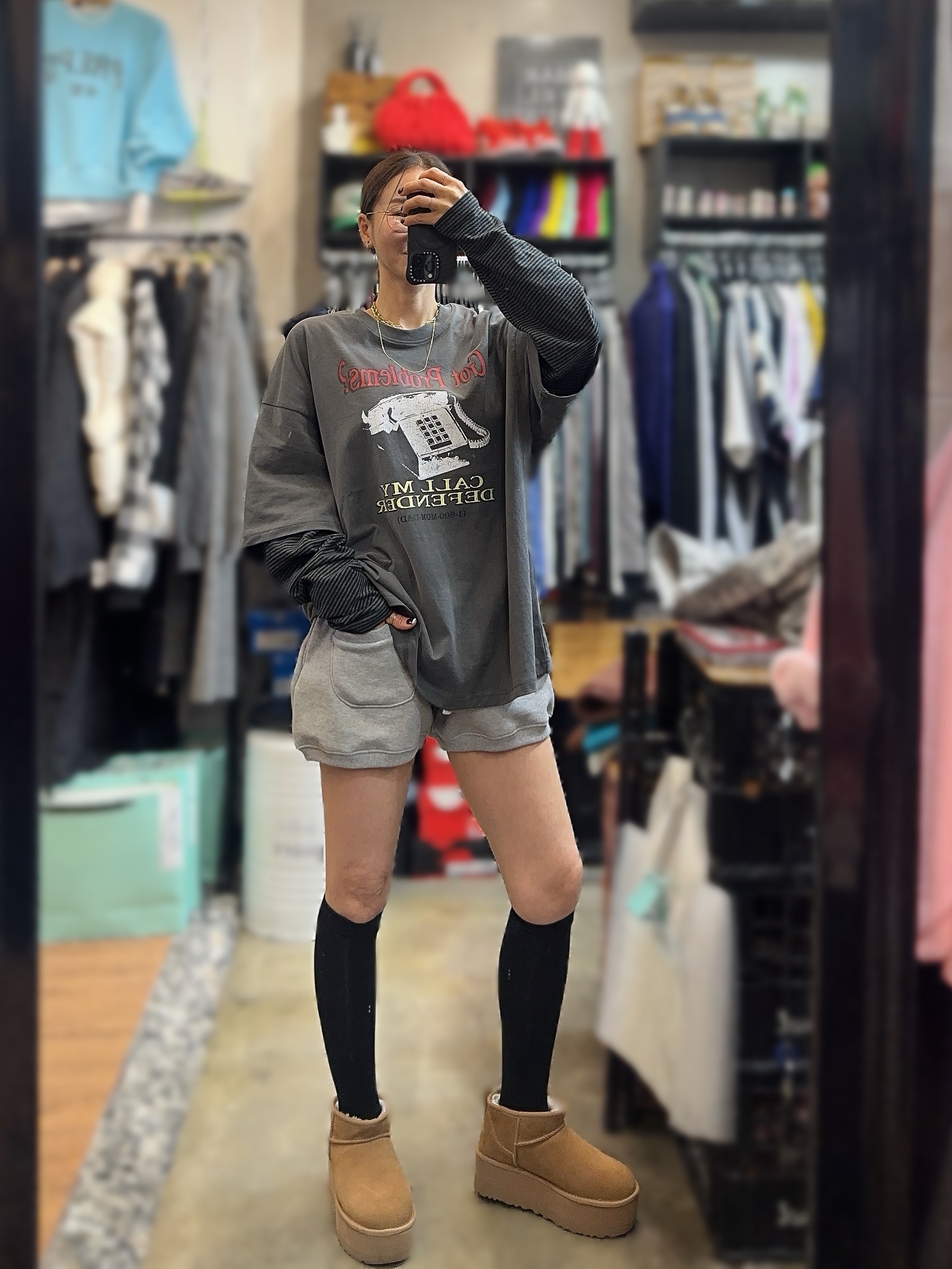 (W) UGG Classic Ultra Mini Platform Boots Chestnut, Alo Yoga Iconic Shopper Tote Bag Grey Tiedye 착용 스타일 - 6