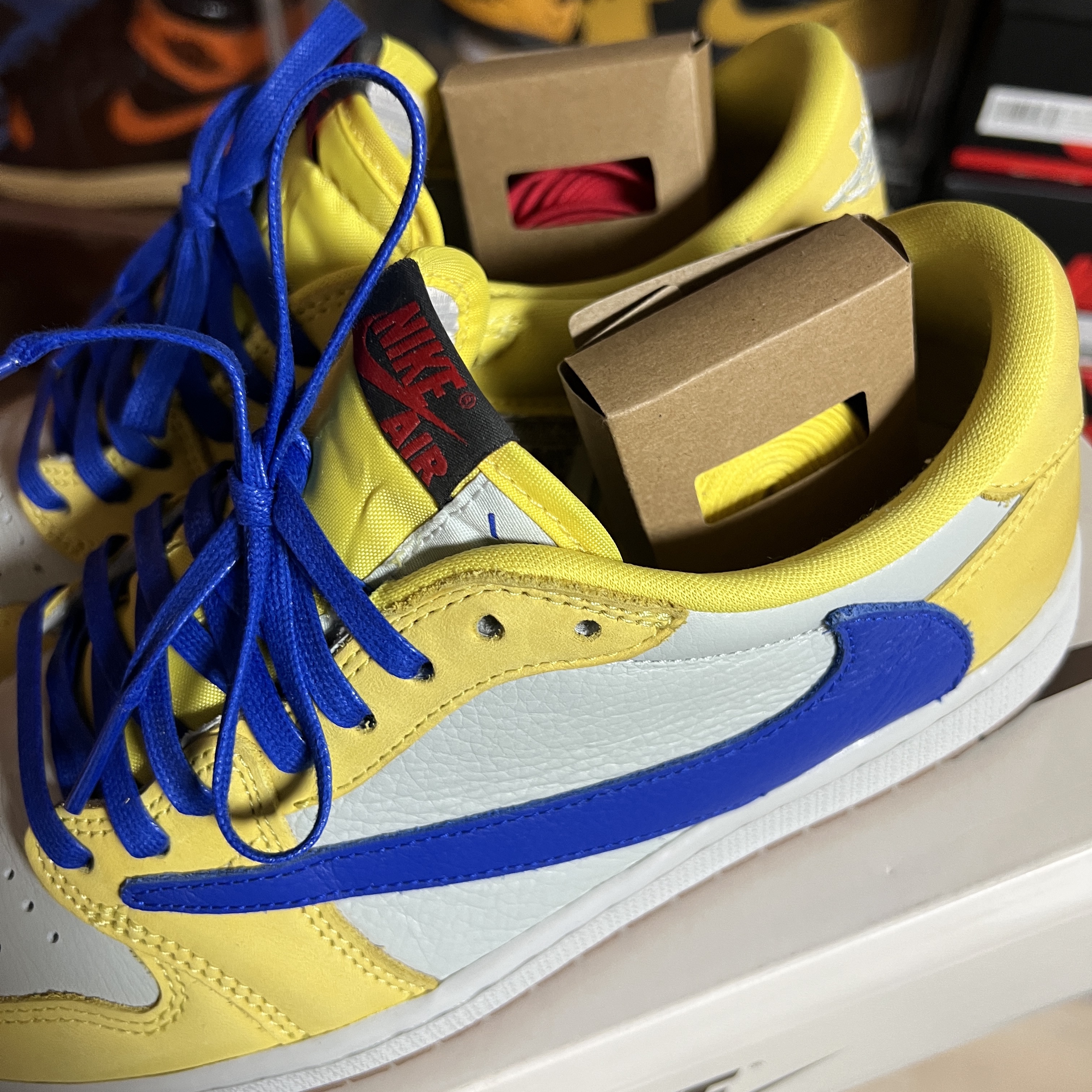 (W) Jordan 1 x Travis Scott Retro Low OG SP Canary 착용 스타일 - 3