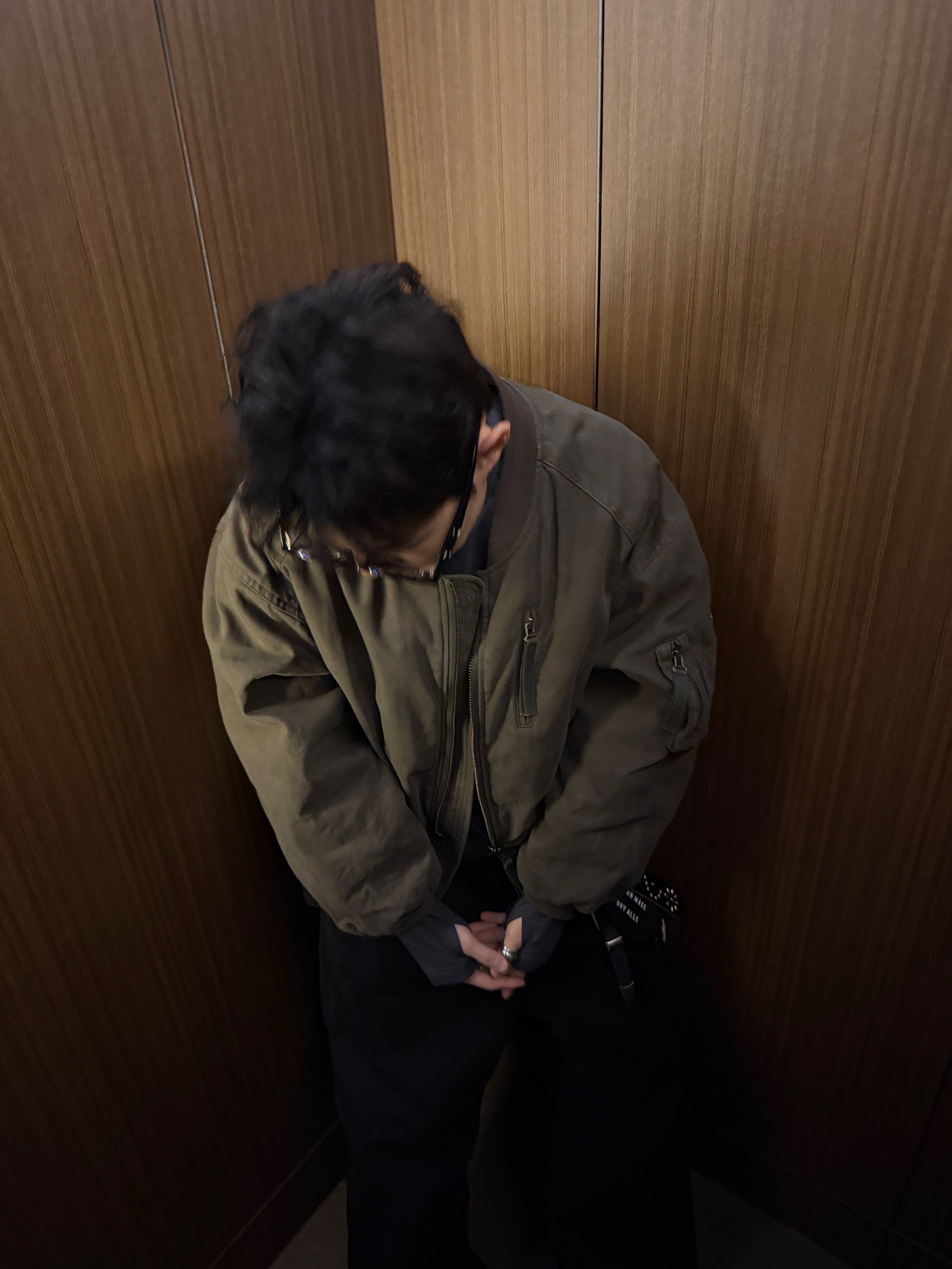 Gentle Monster x Maison Margiela MM210 Black Clear, Undermycar A Palace Entwined with Grapevines Buckle Alligator Effec Leather Belt Alligator Lavender - 25SS 착용 스타일 - 5