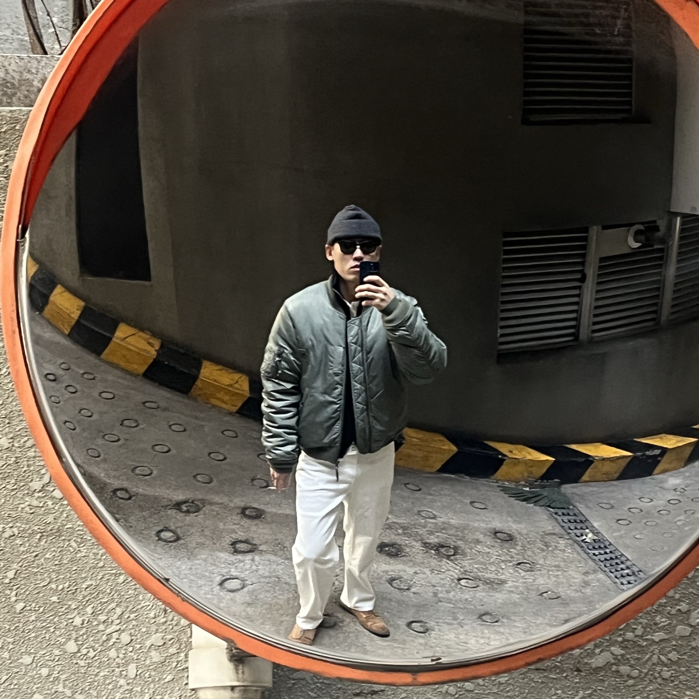 Ray-Ban Original Wayfarer Classic Polished Black Frame Green Classic G-15 Lenses Low Bridge Fit 착용 스타일