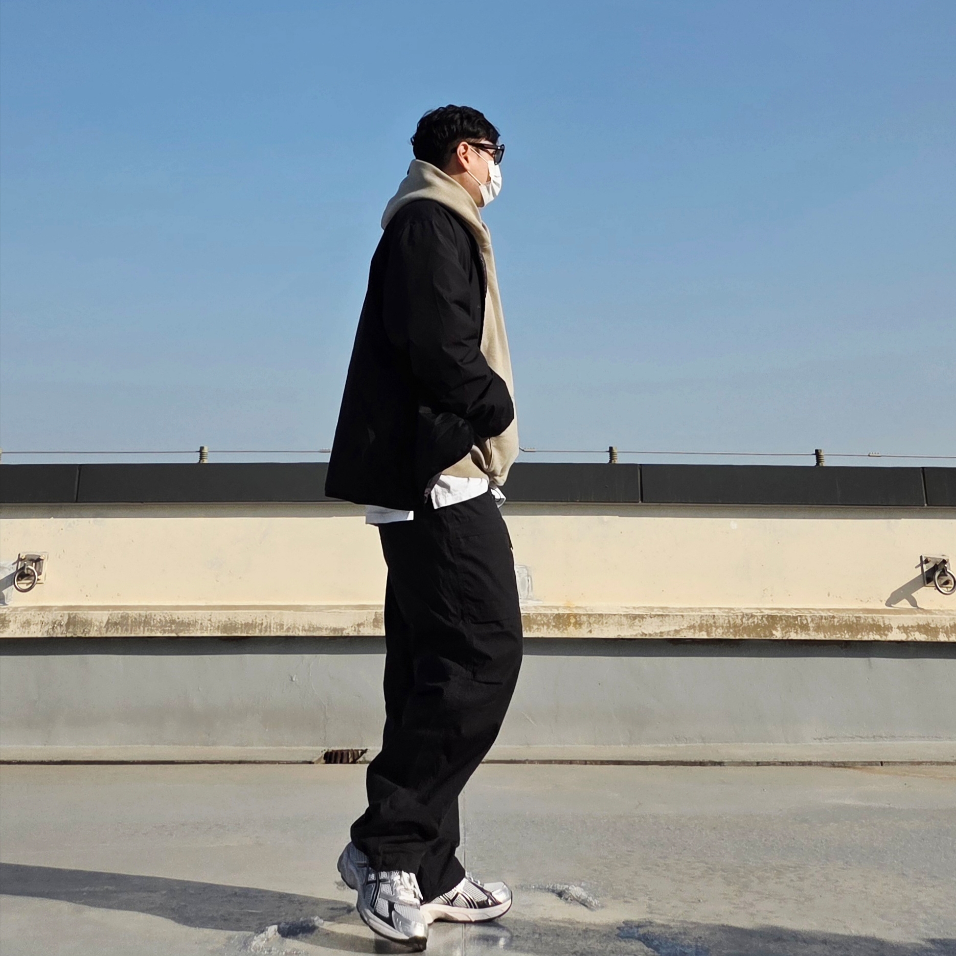 Asics Gel-1130 White Black, Nanamica Reversible Down Cardigan Black 착용 스타일 - 3