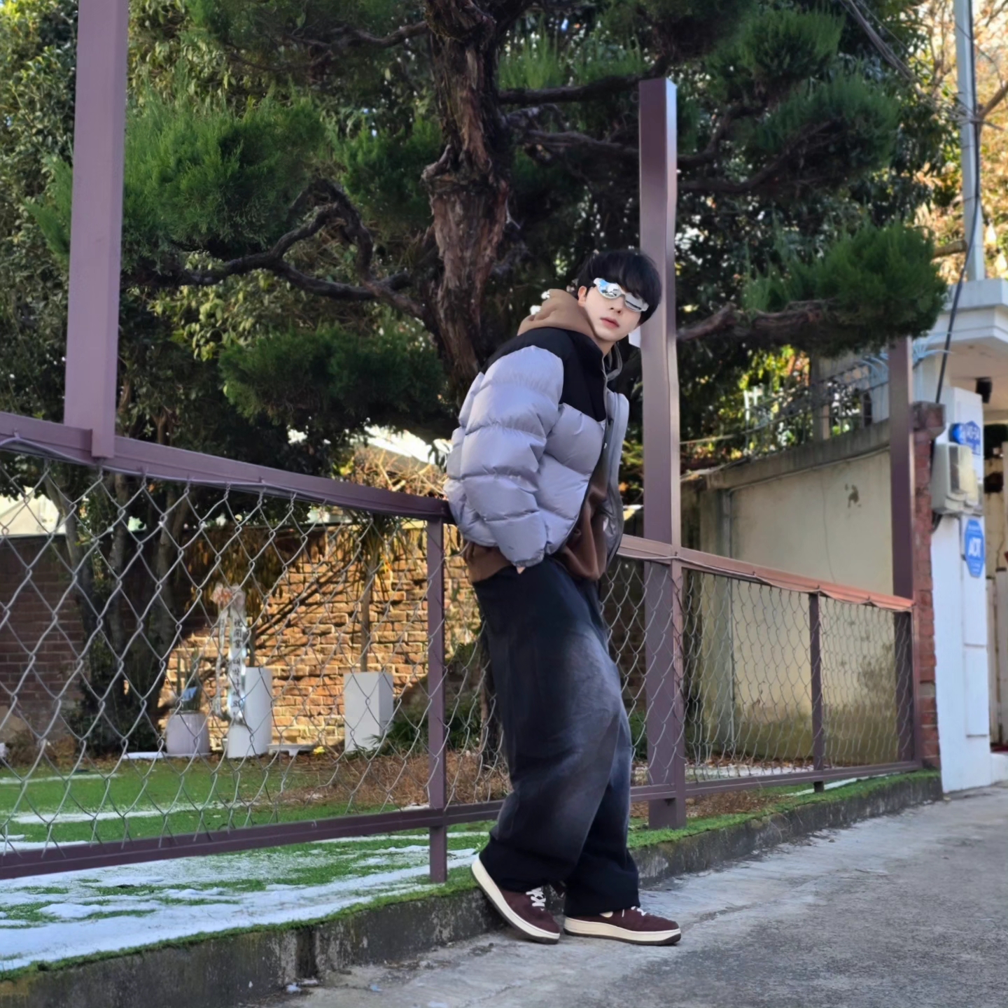 The North Face White Label Novelty Nuptse Down Jacket Heather Gray, Nike Air Force 1 Mid '07 QS Chocolate 착용 스타일 - 3