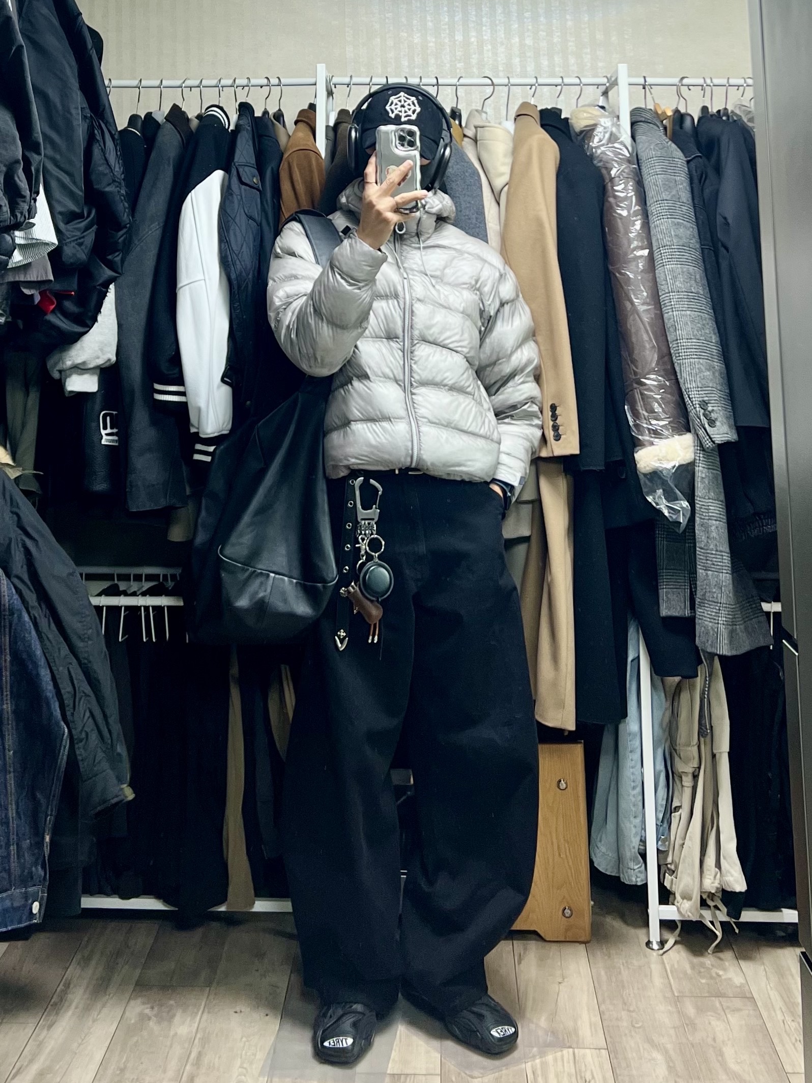 Salomon UNI Cross Insulation Jacket Light Grey, Balenciaga Tyrex Sneakers Black 착용 스타일