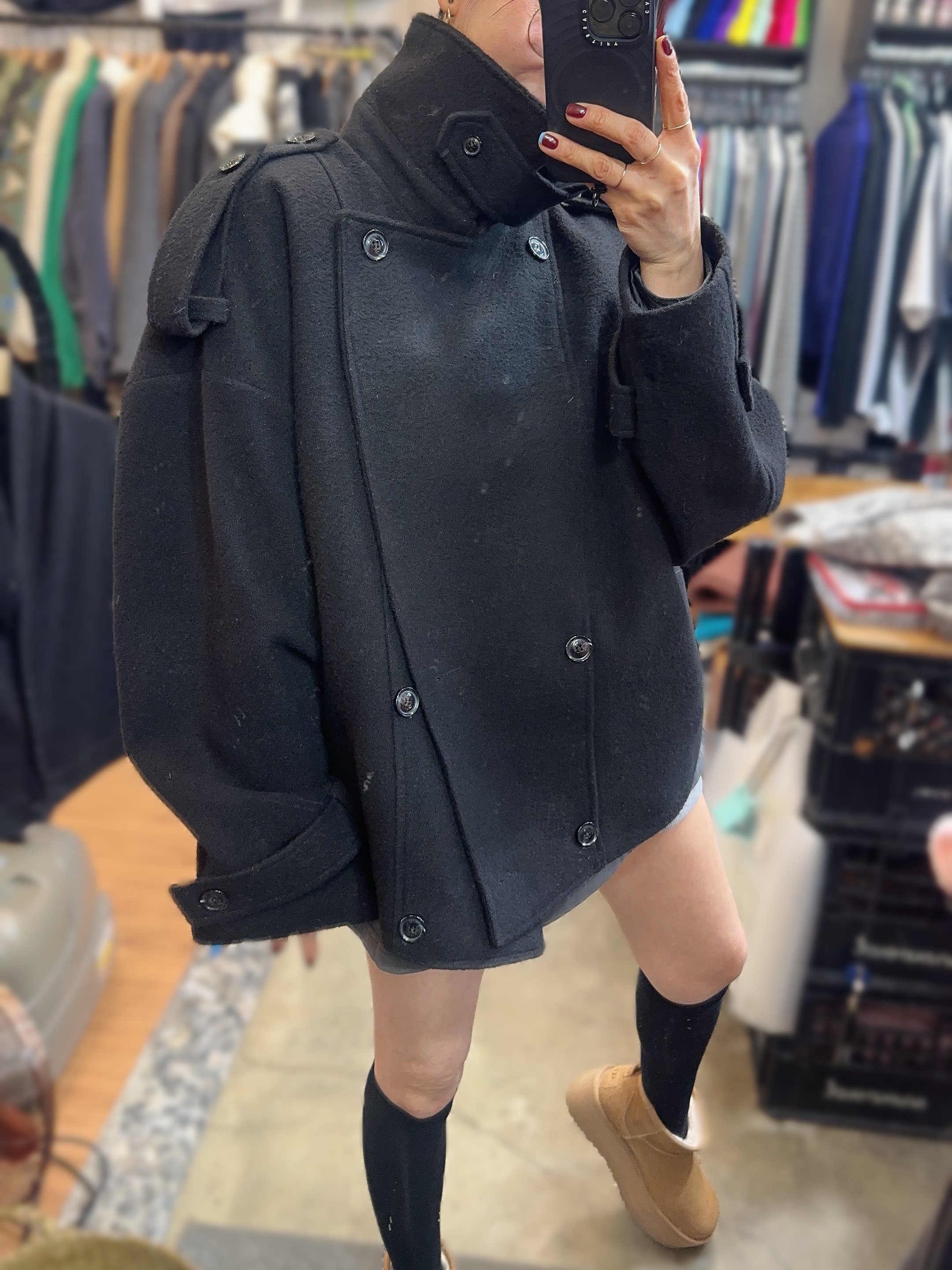 (W) UGG Classic Ultra Mini Platform Boots Chestnut, Alo Yoga Iconic Shopper Tote Bag Grey Tiedye 착용 스타일 - 4