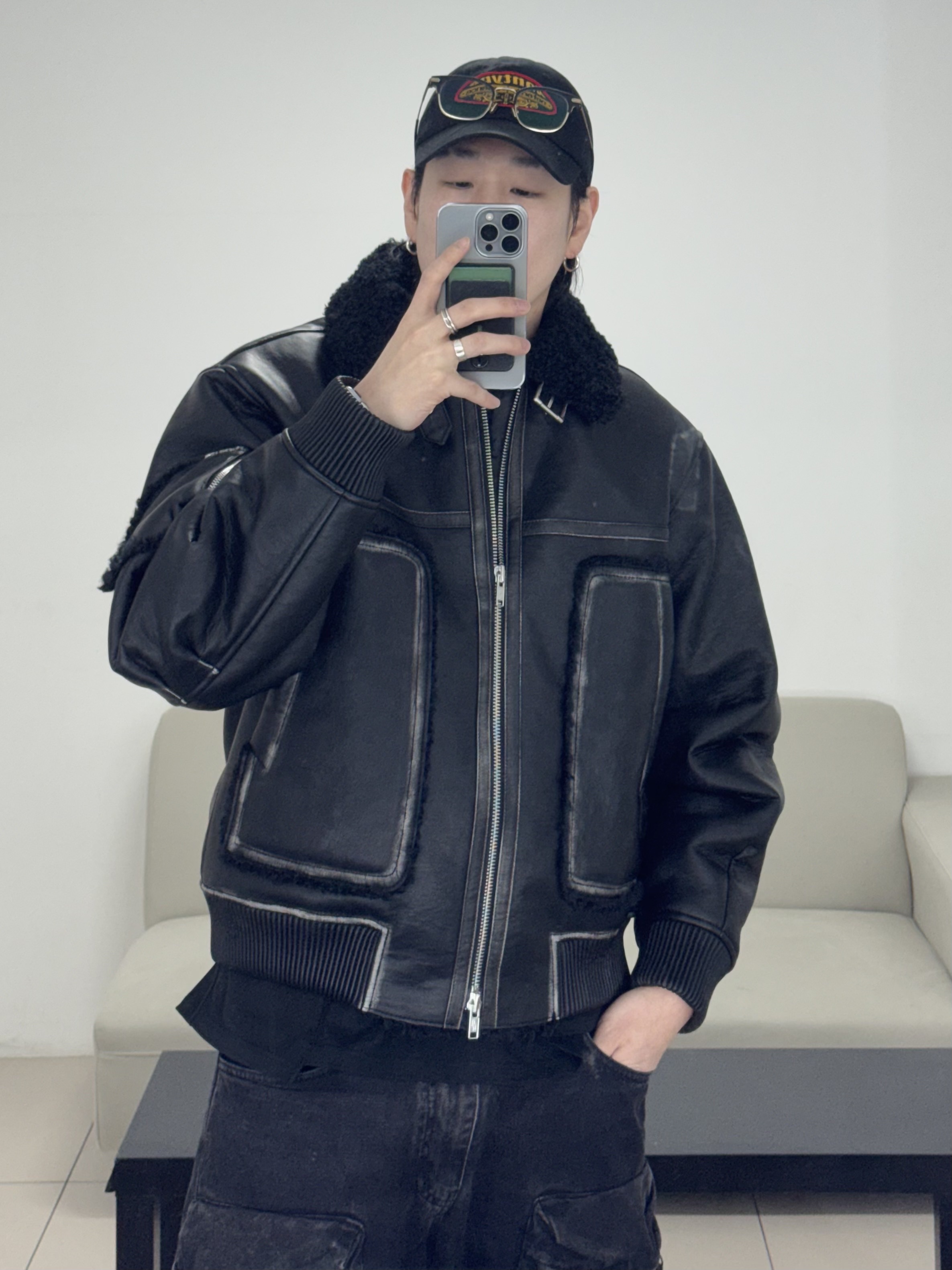 SINJIMORU MagSafe M Button Up Slide Card Wallet Case Black, Zara Utility Pocket Jeans Black 착용 스타일 - 1