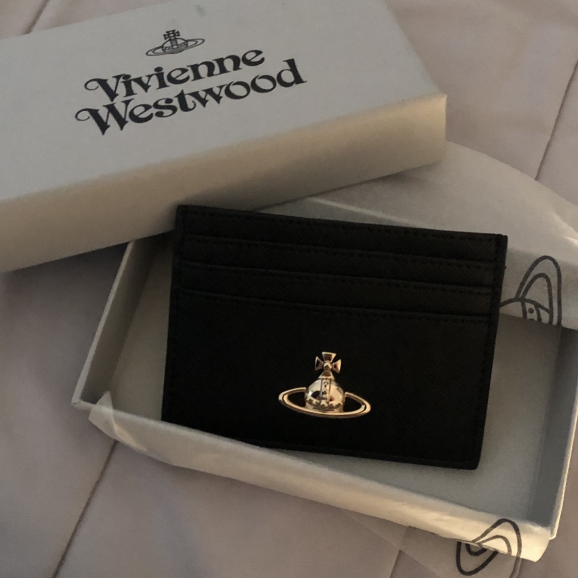 Vivienne Westwood Logo Flat Card Holder Black 착용 스타일