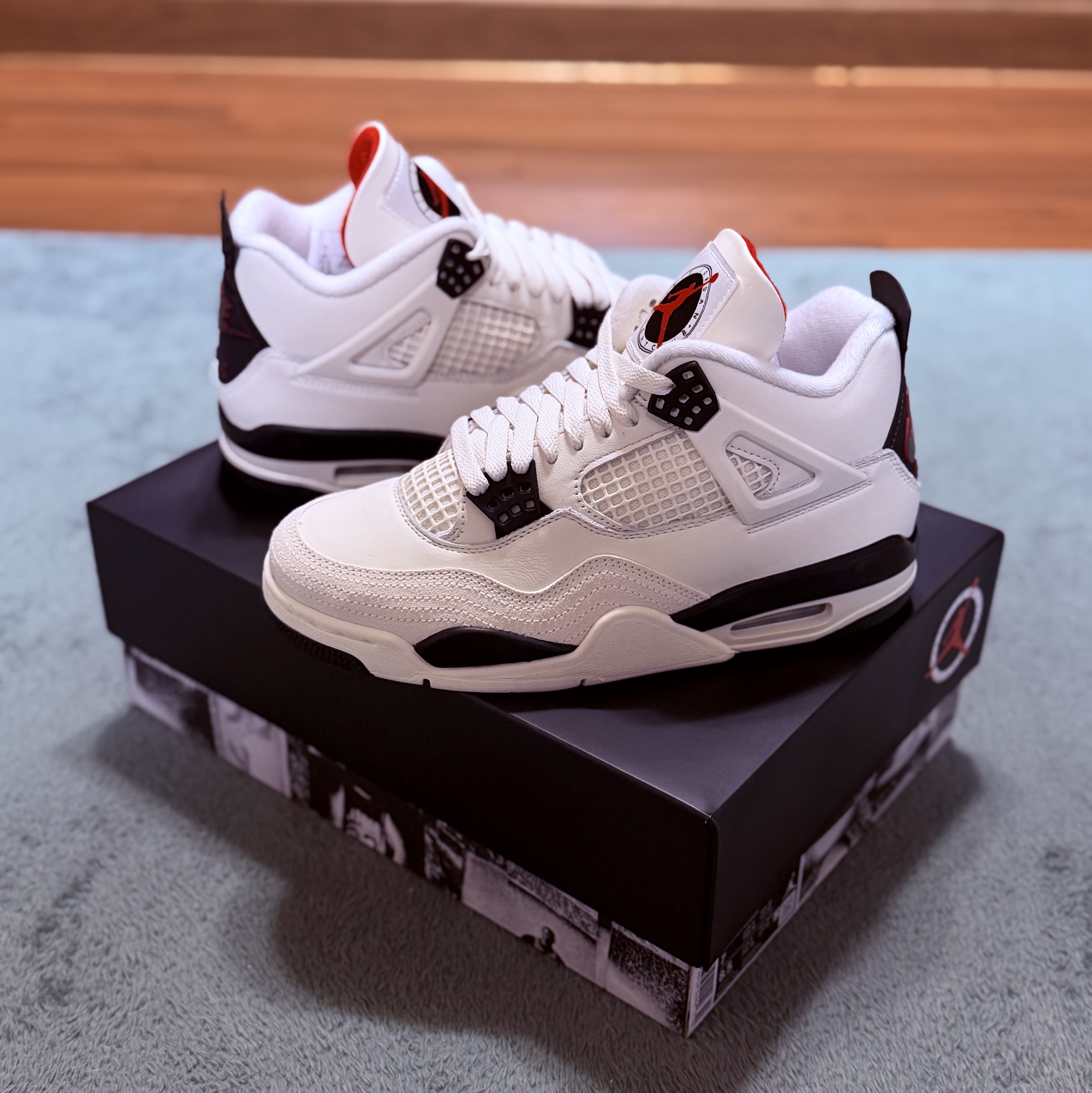 Jordan 4 Flight Club Sail and Black 착용 스타일 - 2