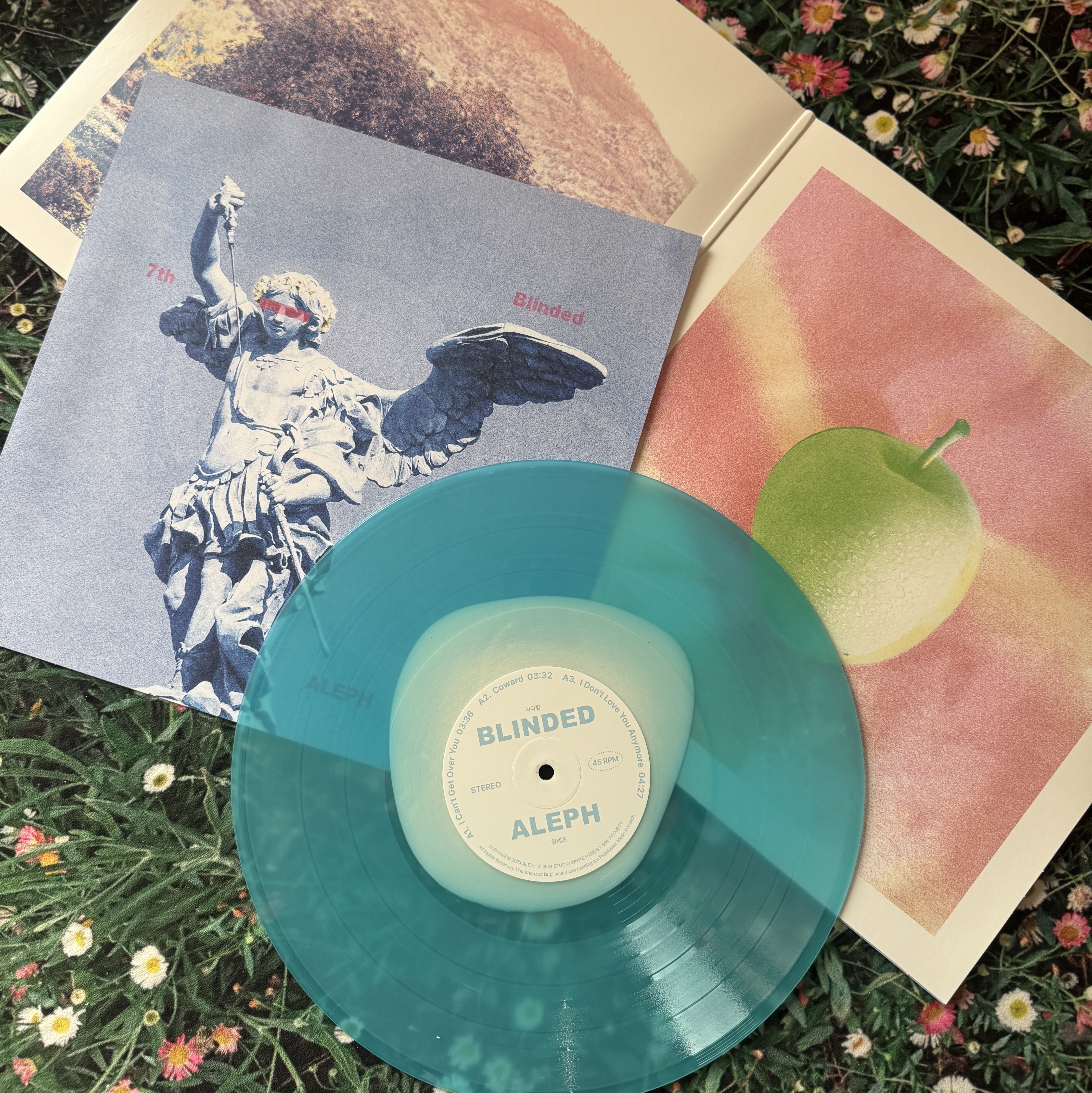 Aleph Blinded LP Bone White Ice Blue 착용 스타일