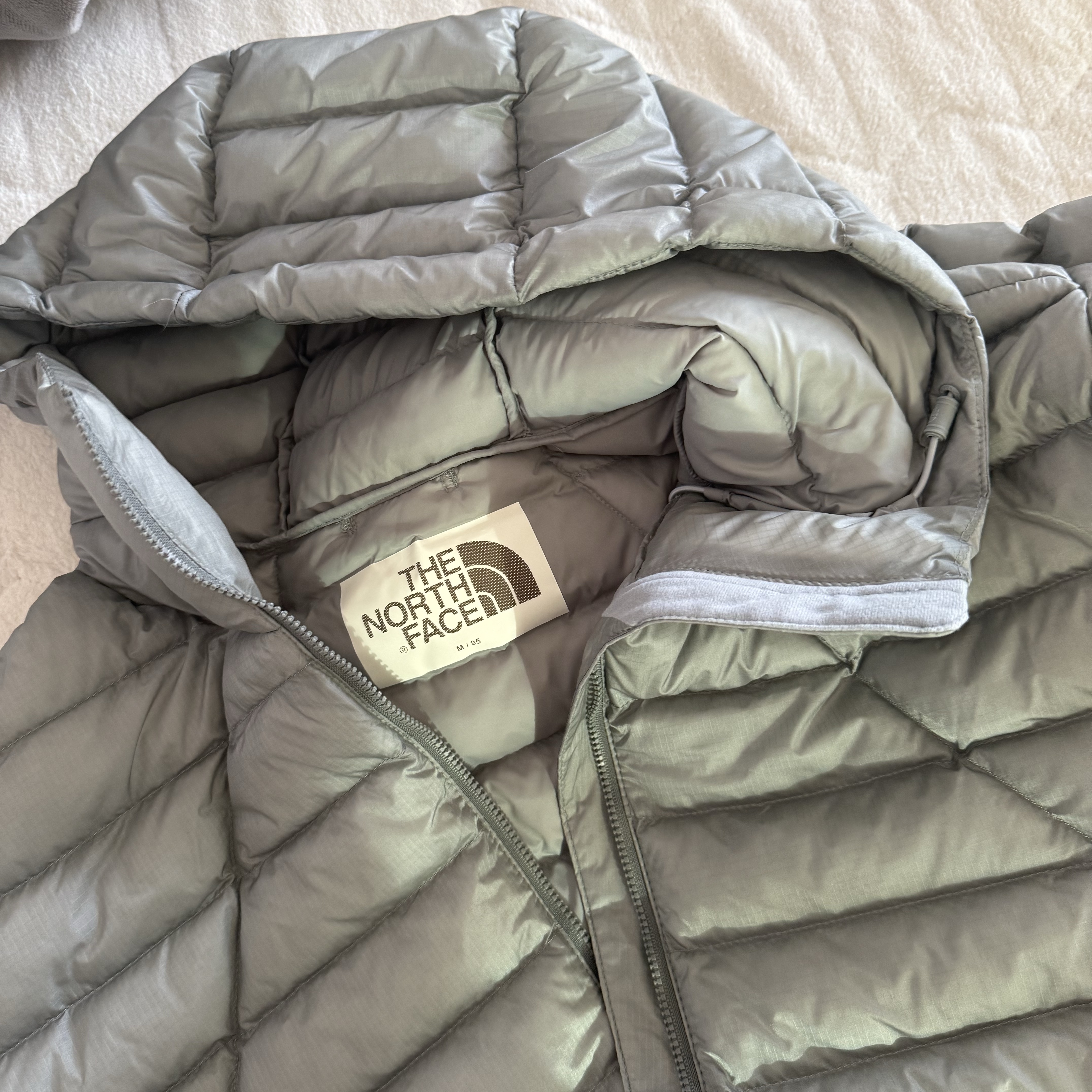 The North Face Ventus On Jacket Silver 착용 스타일