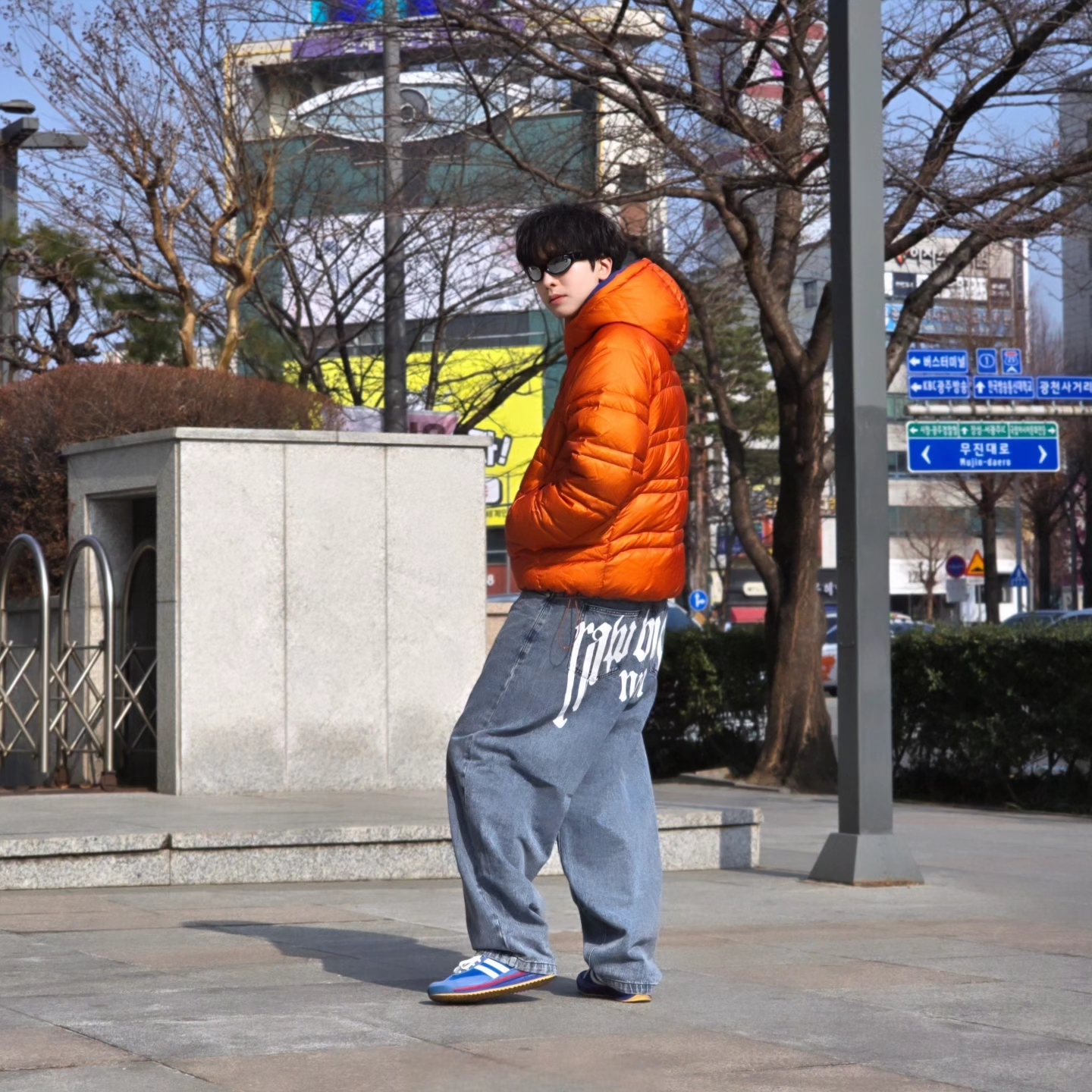 New Balance Flying 77 Superlight Hooded Goose Down Jacket Orange, NOMANUAL Raw Vision Denim Pants White Blue 착용 스타일 - 7