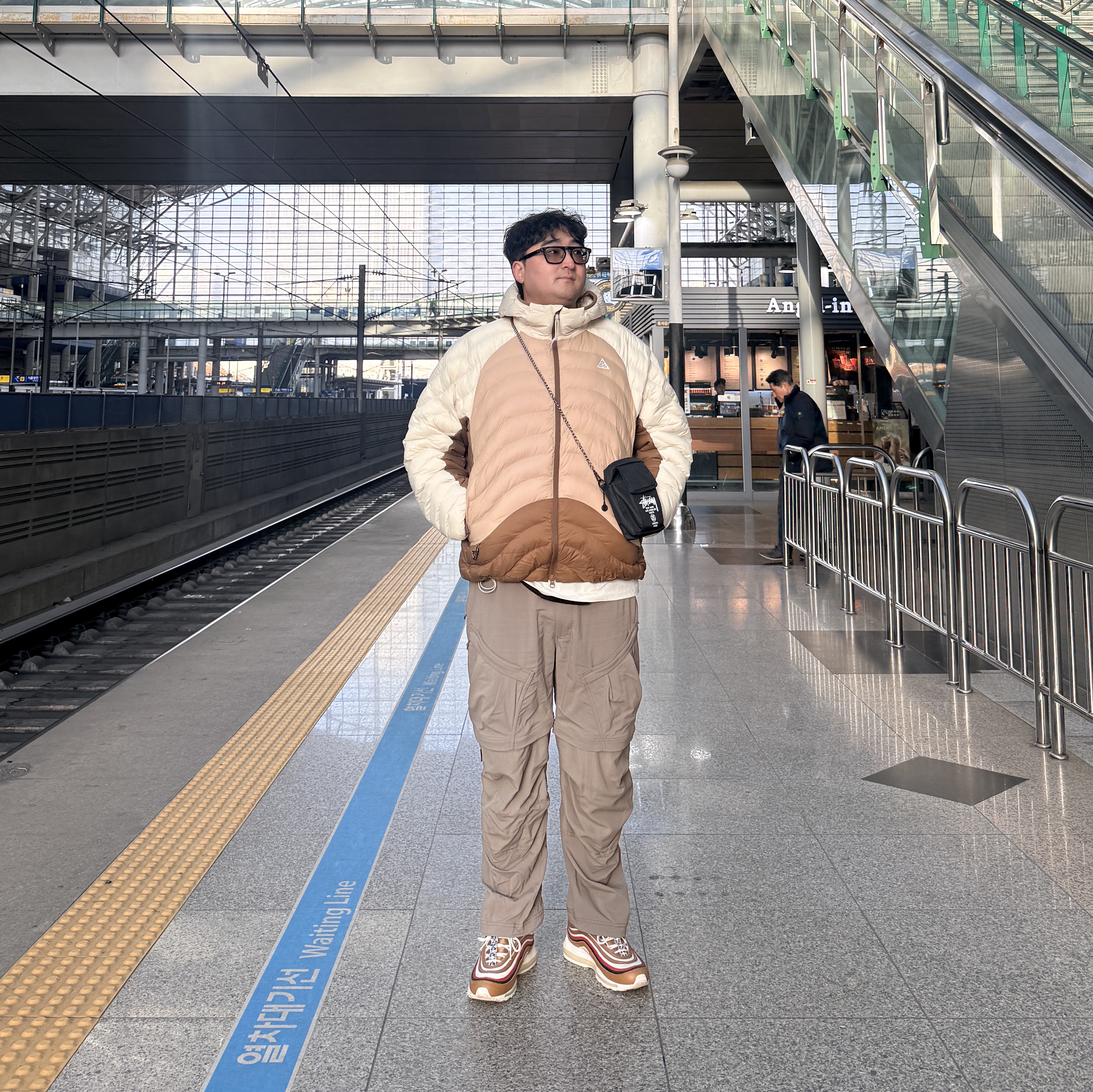 Nike ACG Lava Flow Therma-Fit ADV Jacket Light Khaki Parachute Beige - Asia, Nike Air Max 97 Pull Tab Brown 착용 스타일