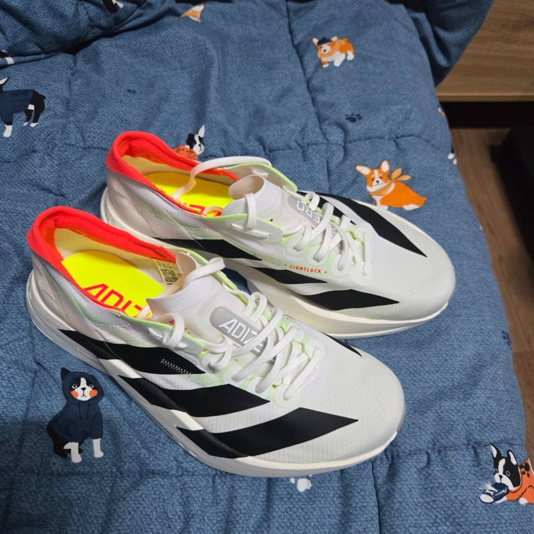 Adidas Adizero Adios Pro 4 Cloud White Core Black 착용 스타일