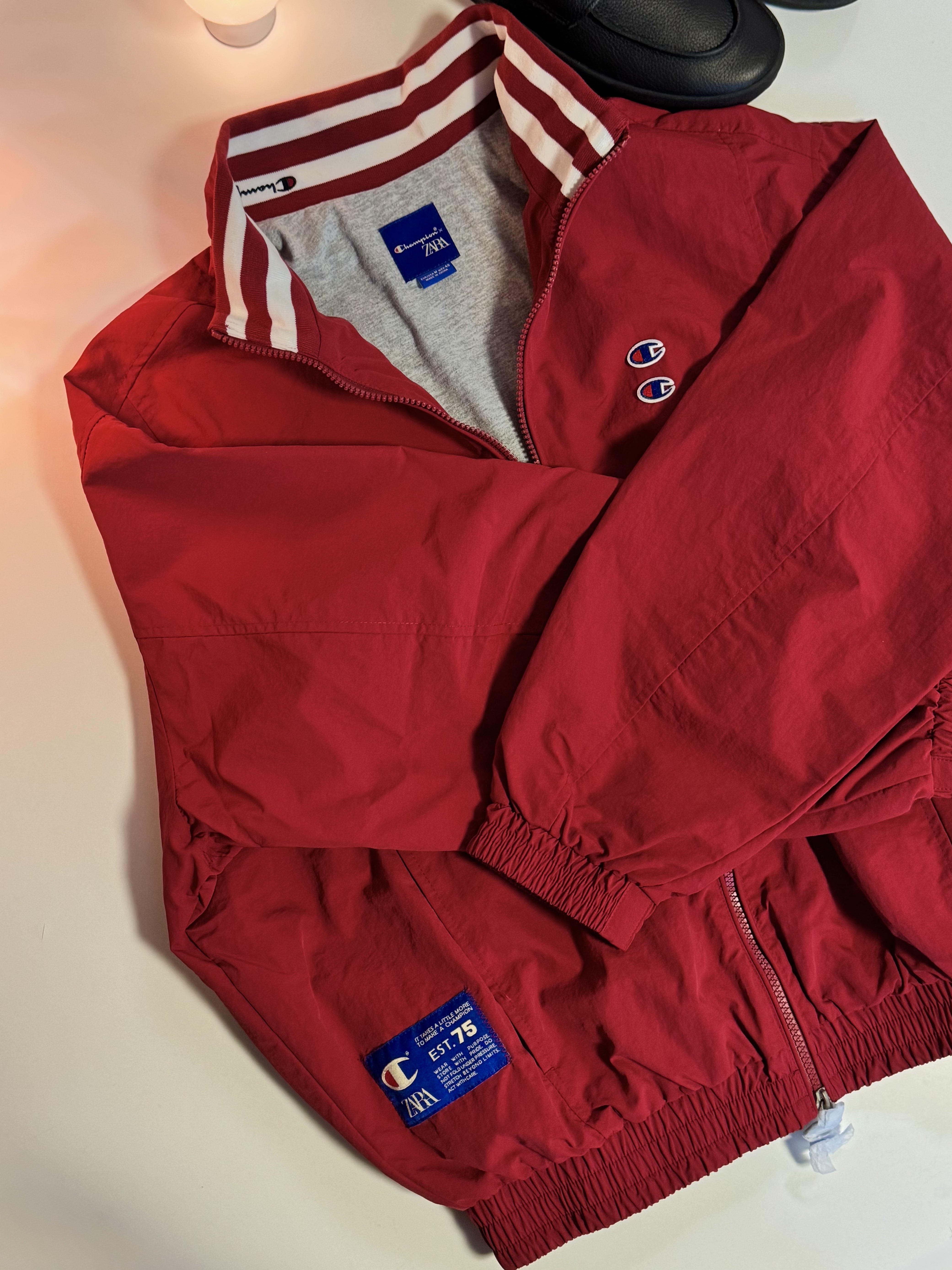 Zara x Champion Technical Patch Jacket Red, Vans Skate Loafer Black 착용 스타일 - 1
