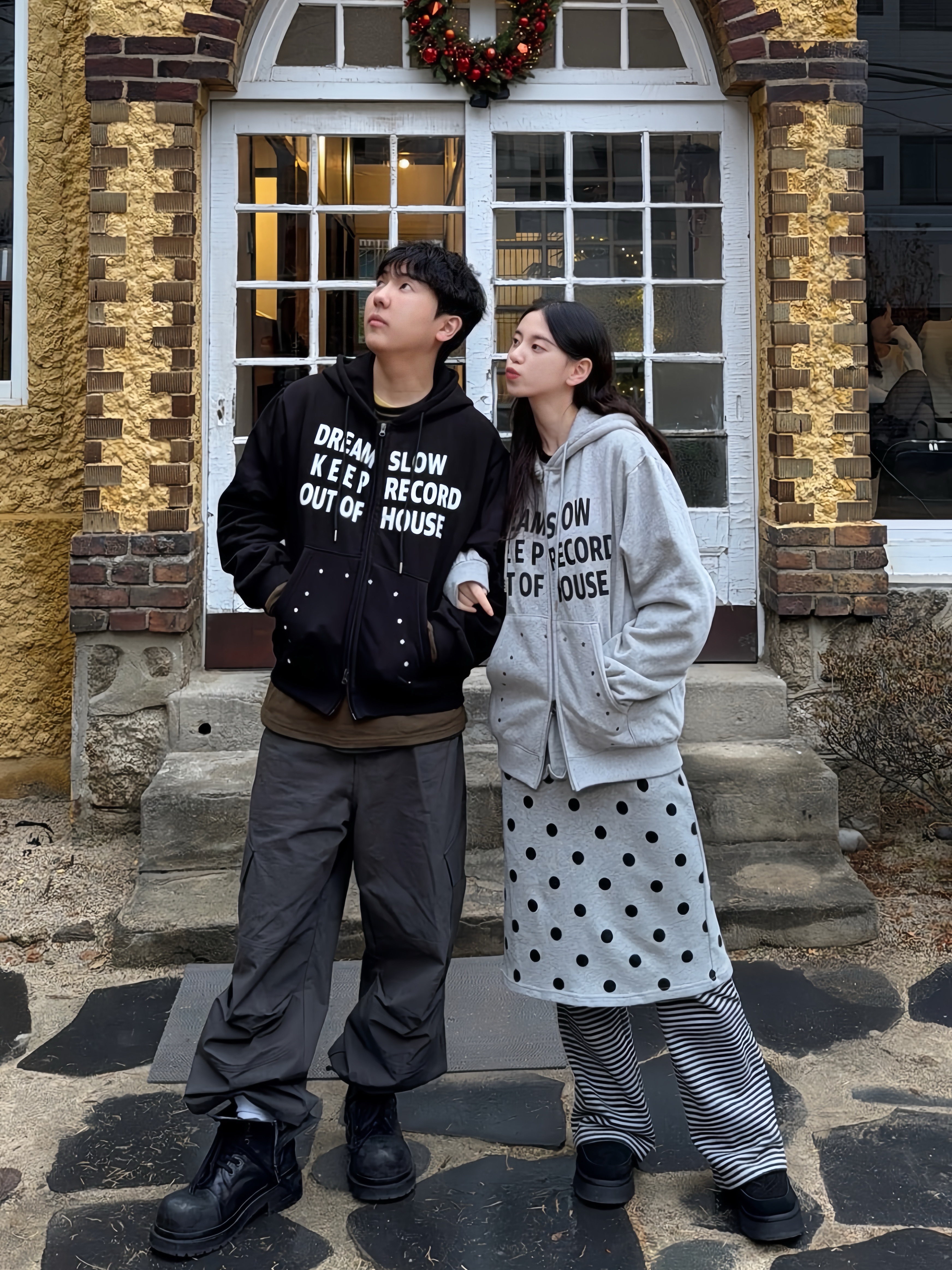 SLOW RECORD HOUSE Typo Star Hood Zip-Up Grey, SLOW RECORD HOUSE Typo Star Hood Zip-up Black 착용 스타일 - 4