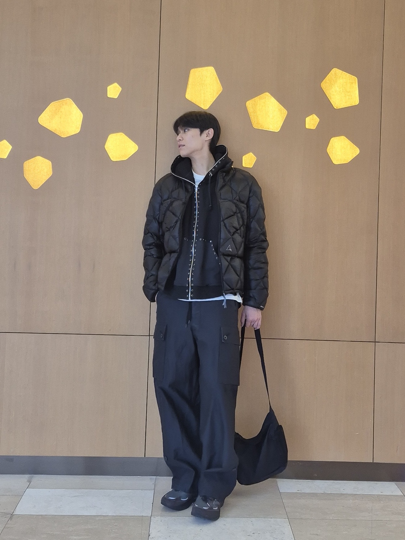 DISCOVERED Stud's Sweat Hoodie Black - 25FW 착용 스타일 - 4
