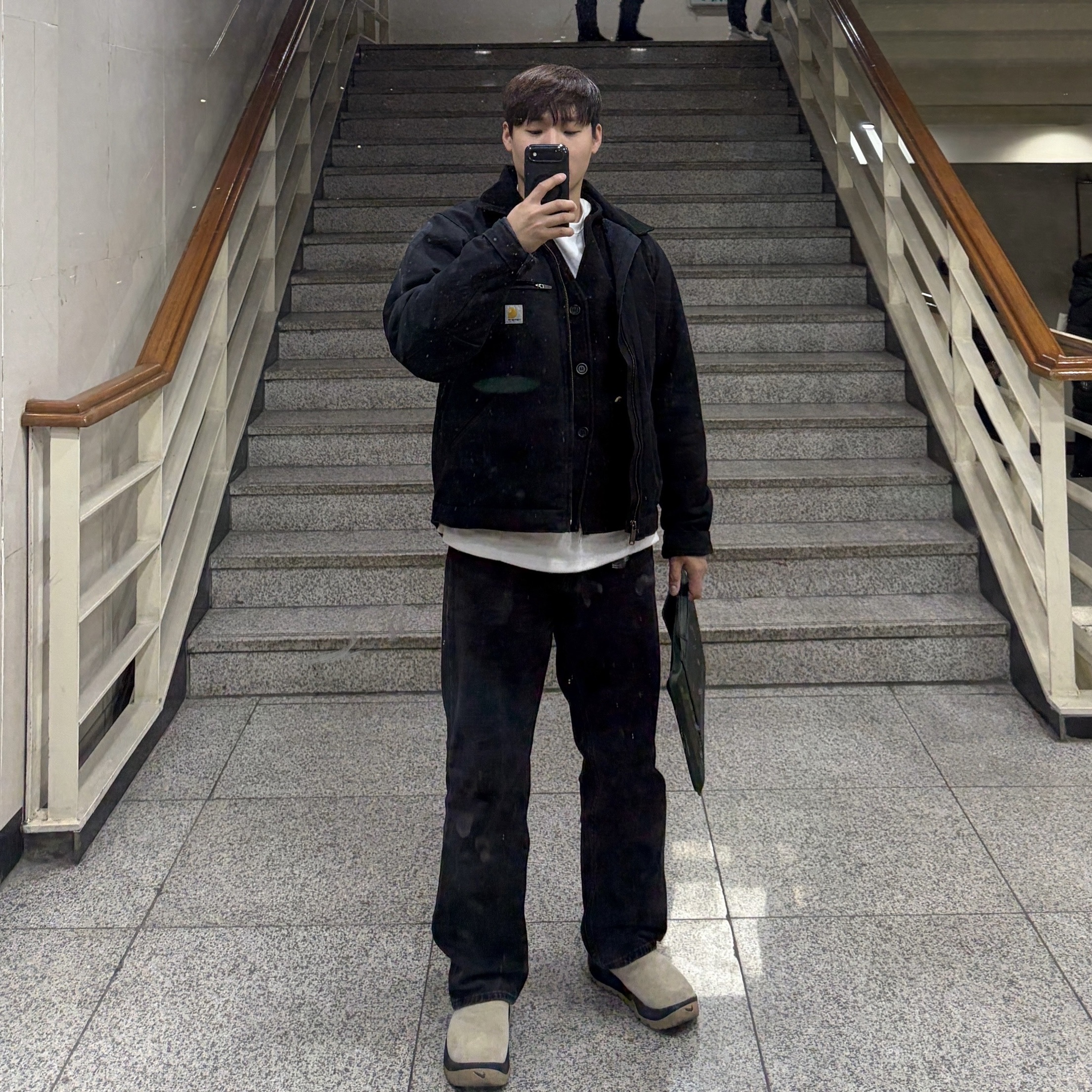 Nike ACG Rufus Limestone and Black, Carhartt WIP Detroit Jacket Black 착용 스타일