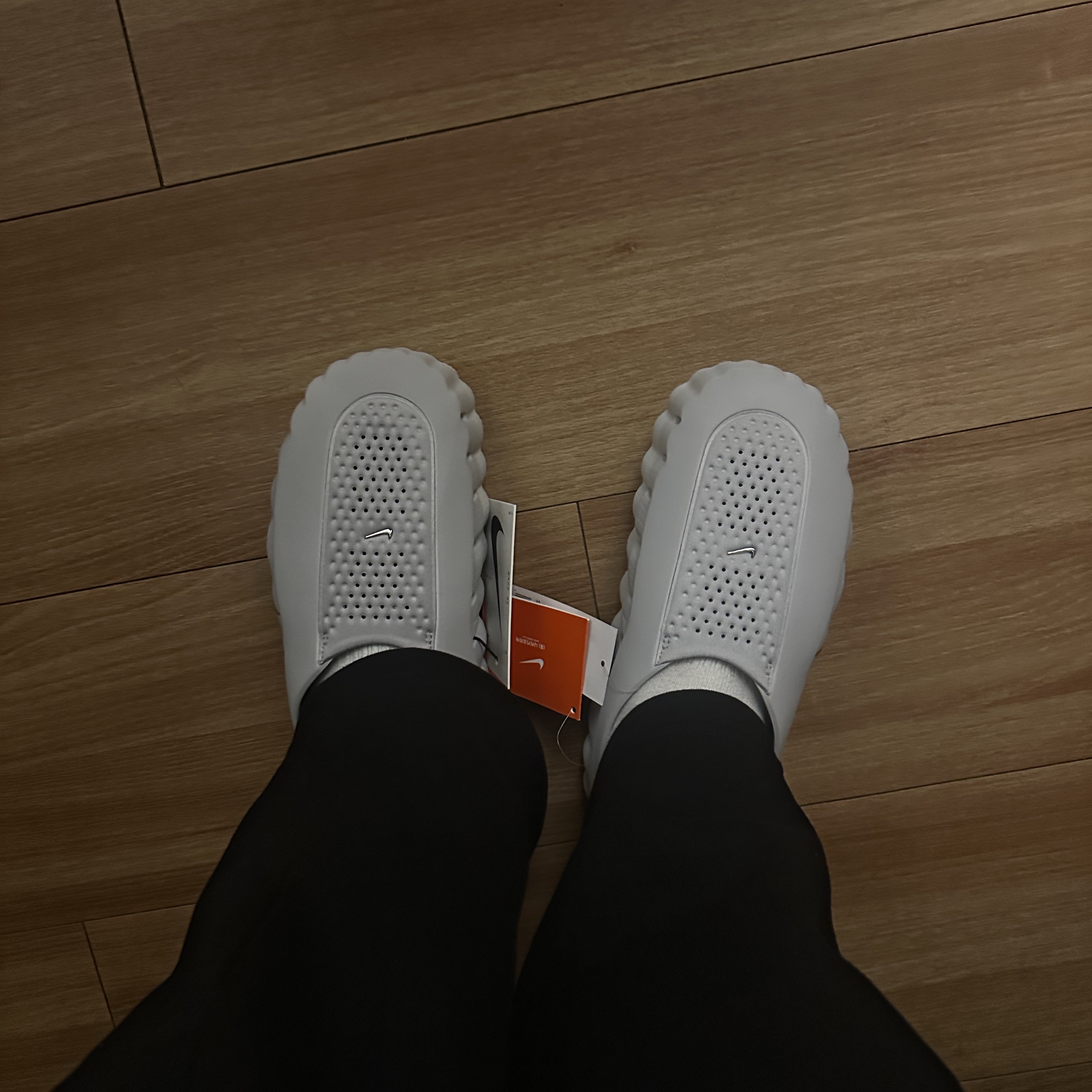 Nike Mind 001 Light Smoke Grey Chrome 착용 스타일 - 3