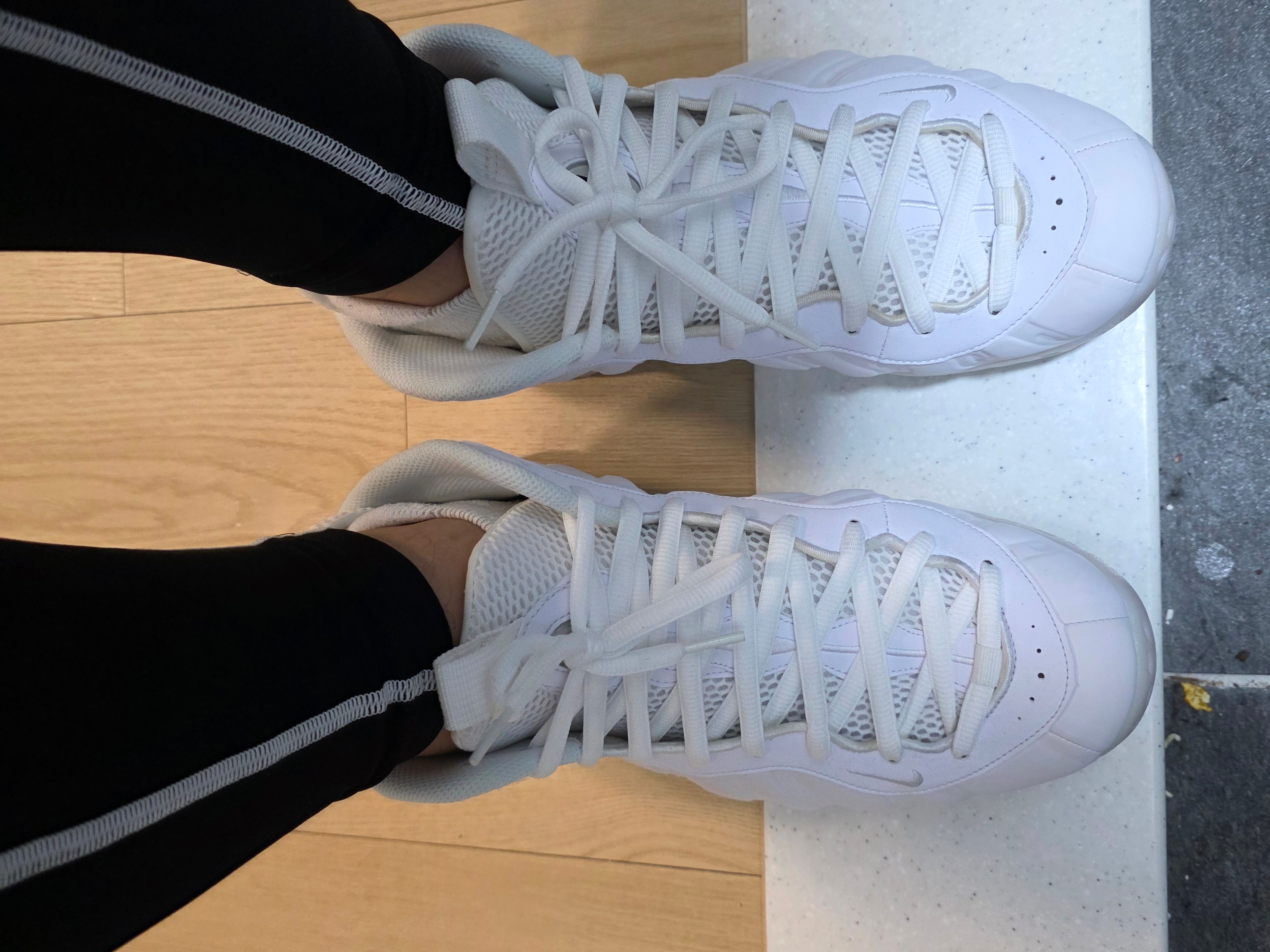 Nike Air Foamposite One Triple White 착용 스타일