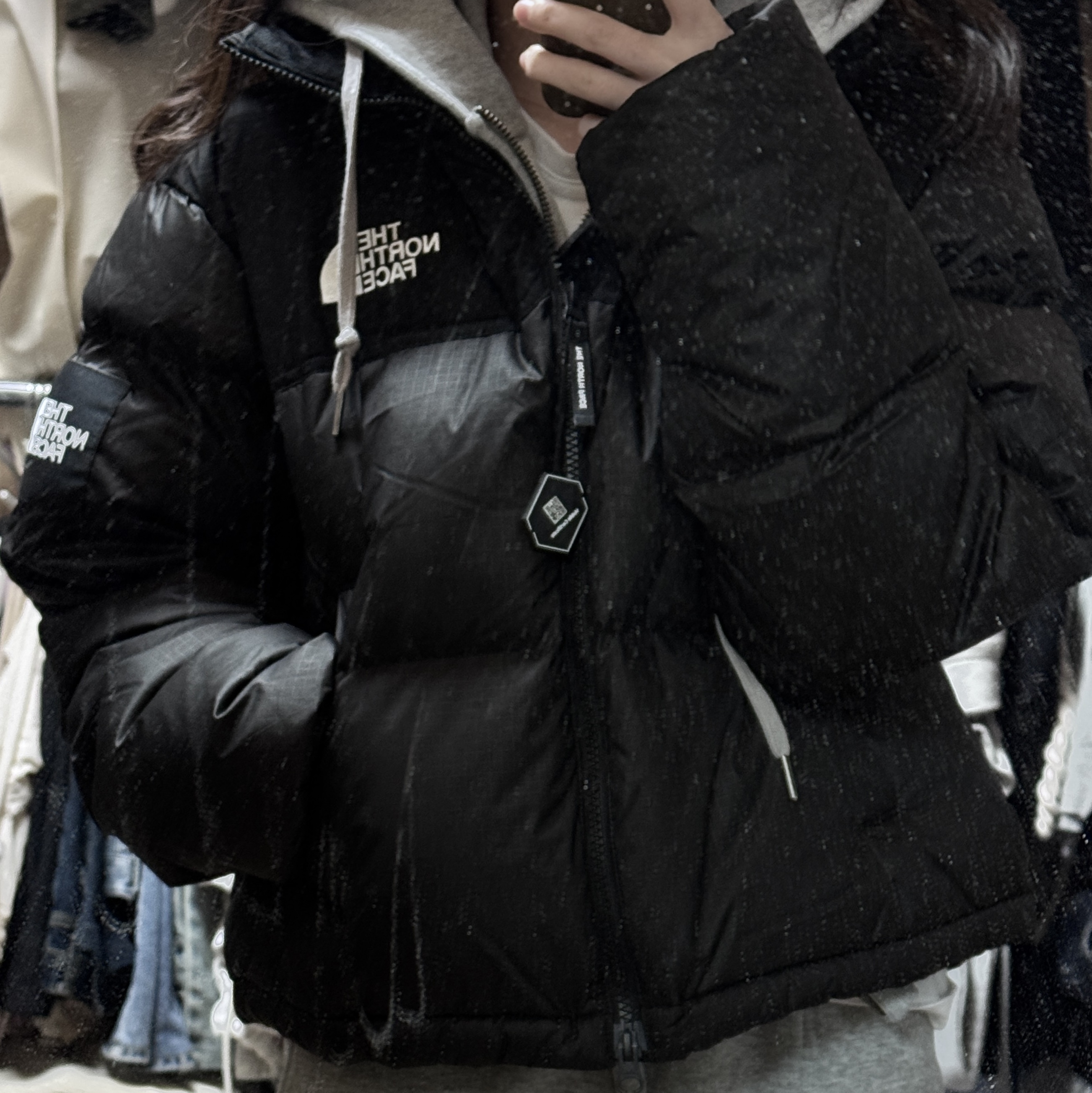 (W) The North Face White Label Novelty Nuptse Down Jacket Real Black 착용 스타일