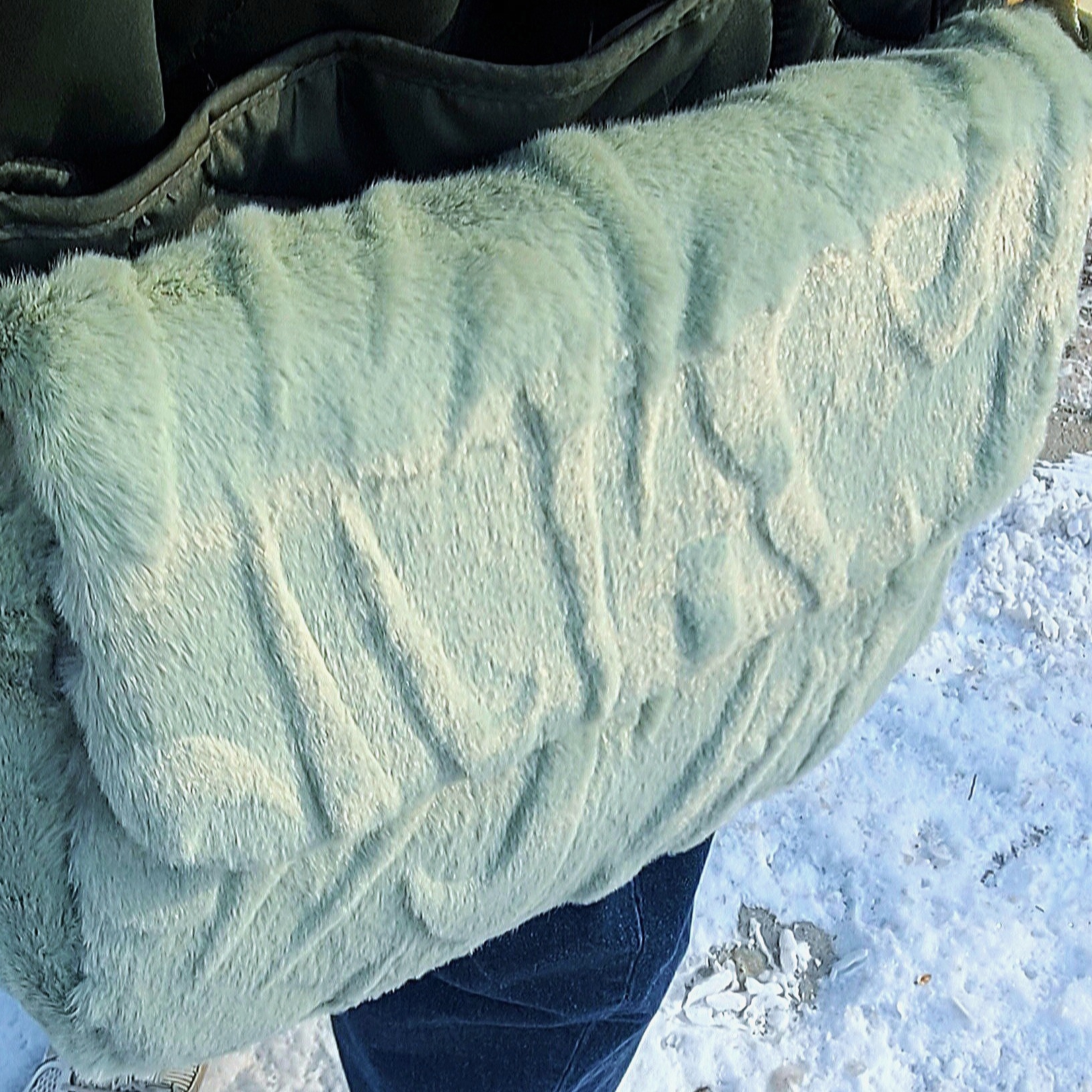 Nike NSW Futura 365 Faux Fur Crossbody Bag 1L Jade Horizon 착용 스타일