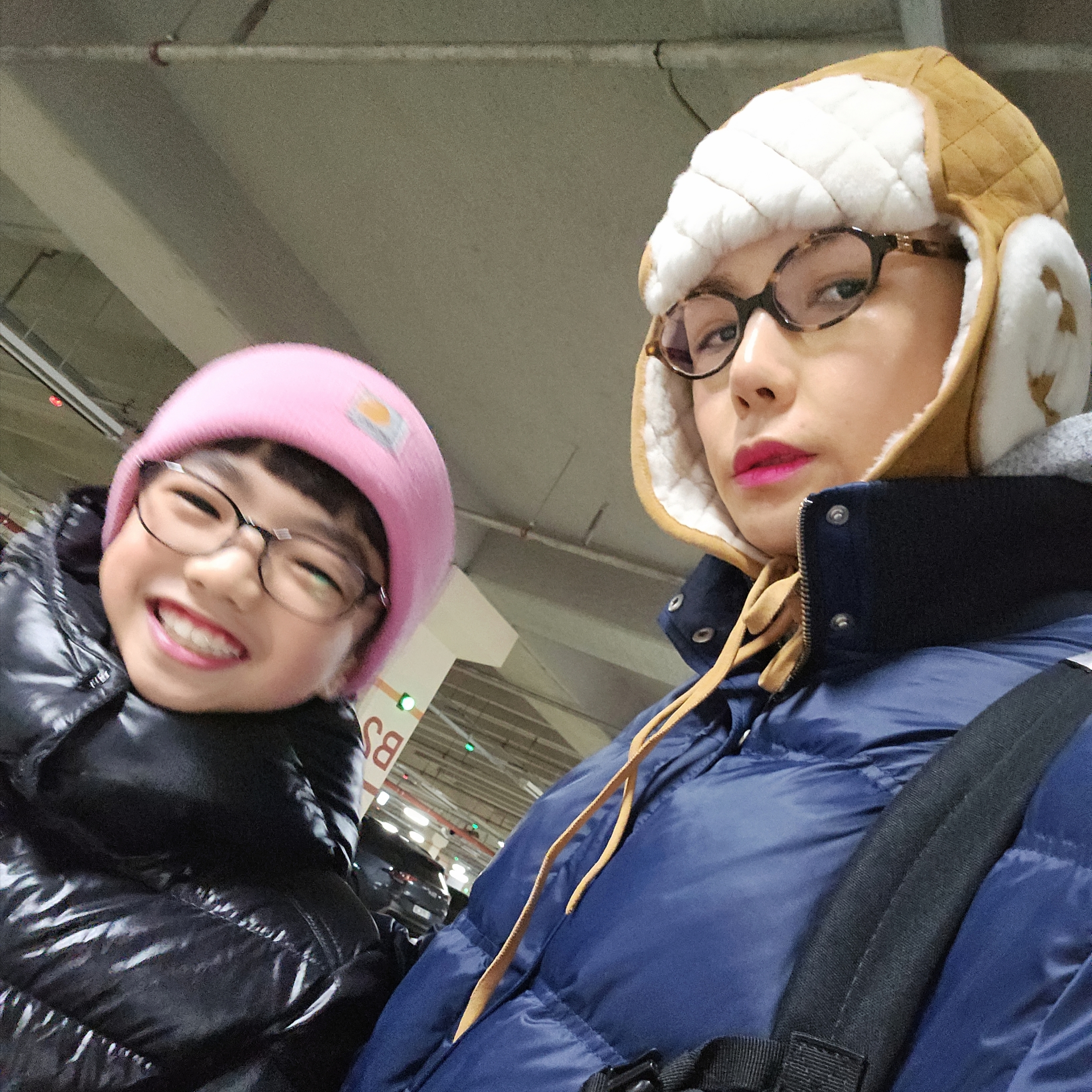 Chanel Hat Lambskin Beige, (W) Miu Miu Regard Sunglasses Blue Lenses Honey Tortoiseshell Acetate Standard fit 착용 스타일 - 3