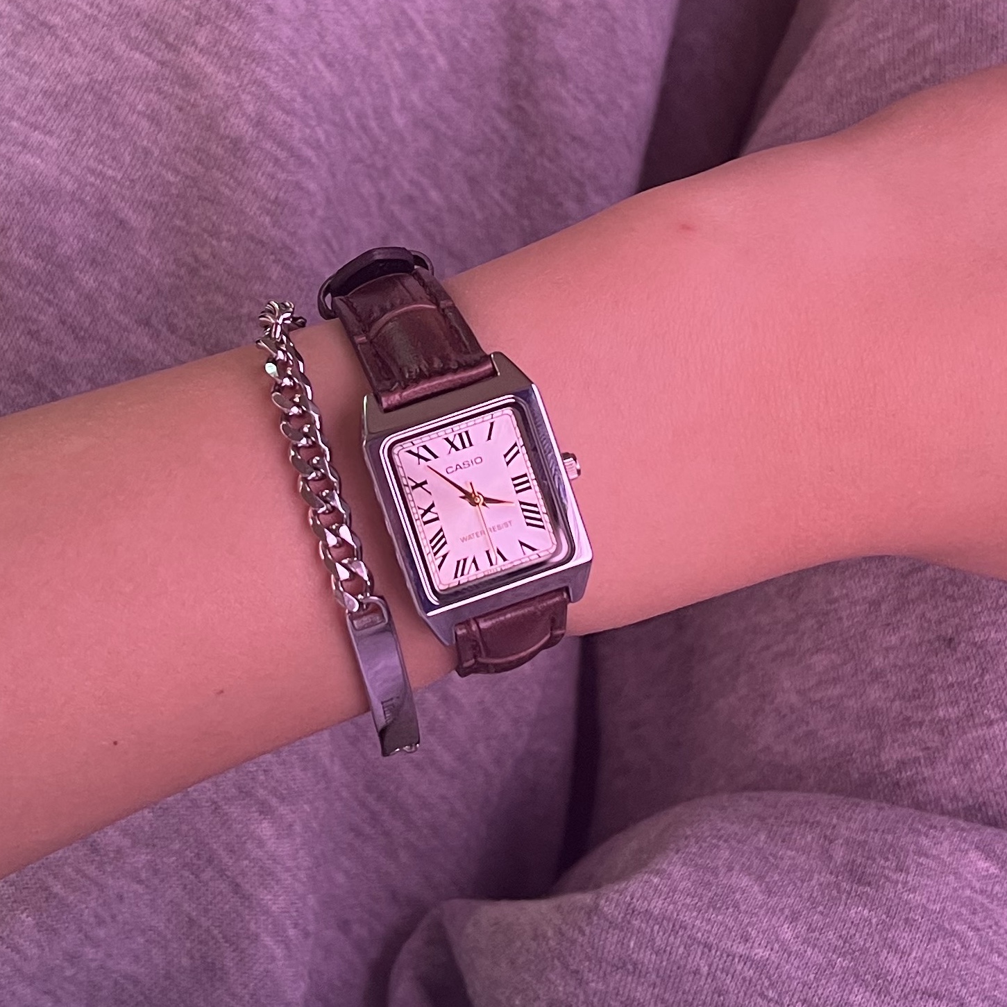 Casio LTP-V007L-9B 착용 스타일