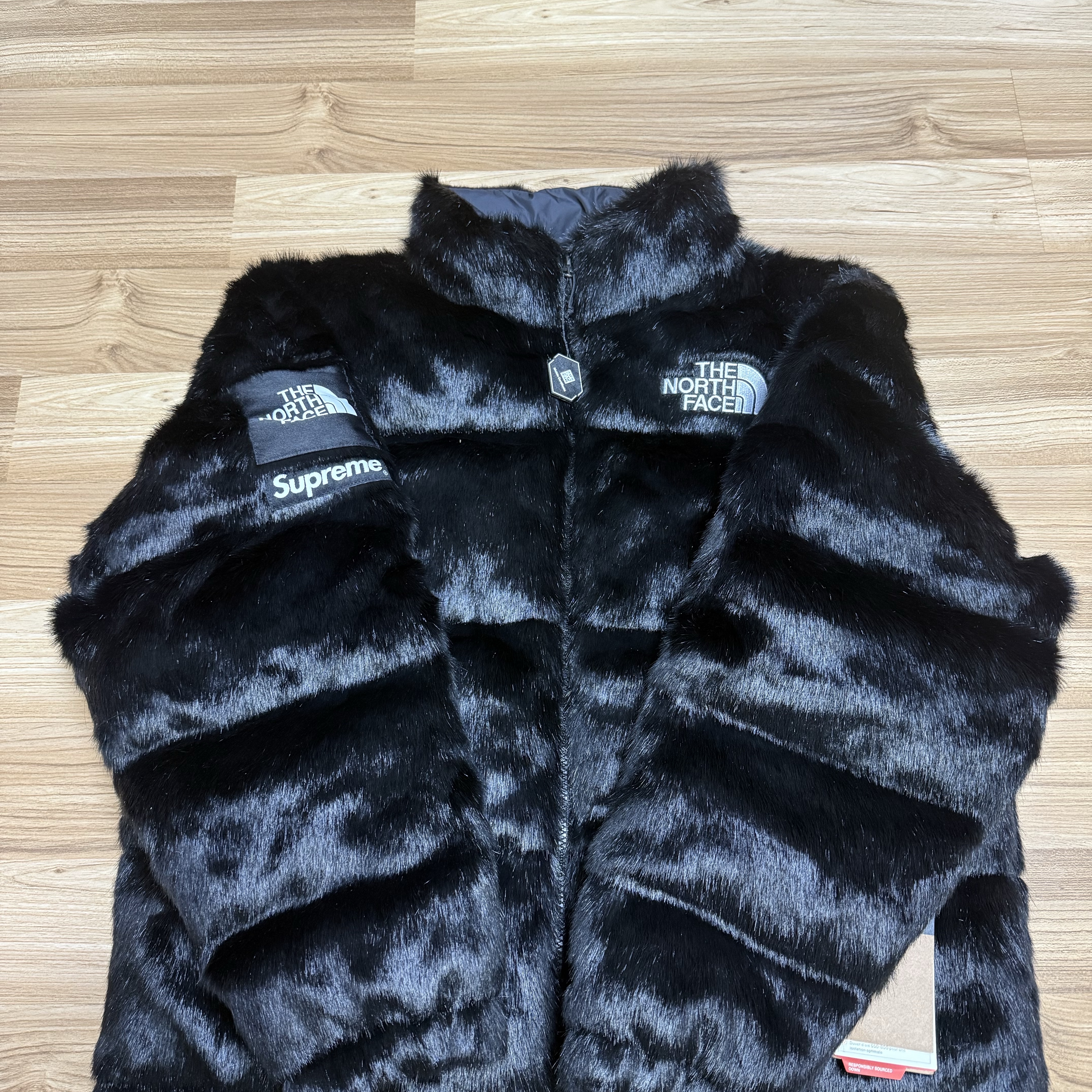 Supreme x The North Face Faux Fur Nuptse Jacket Black - 20FW 착용 스타일 - 3